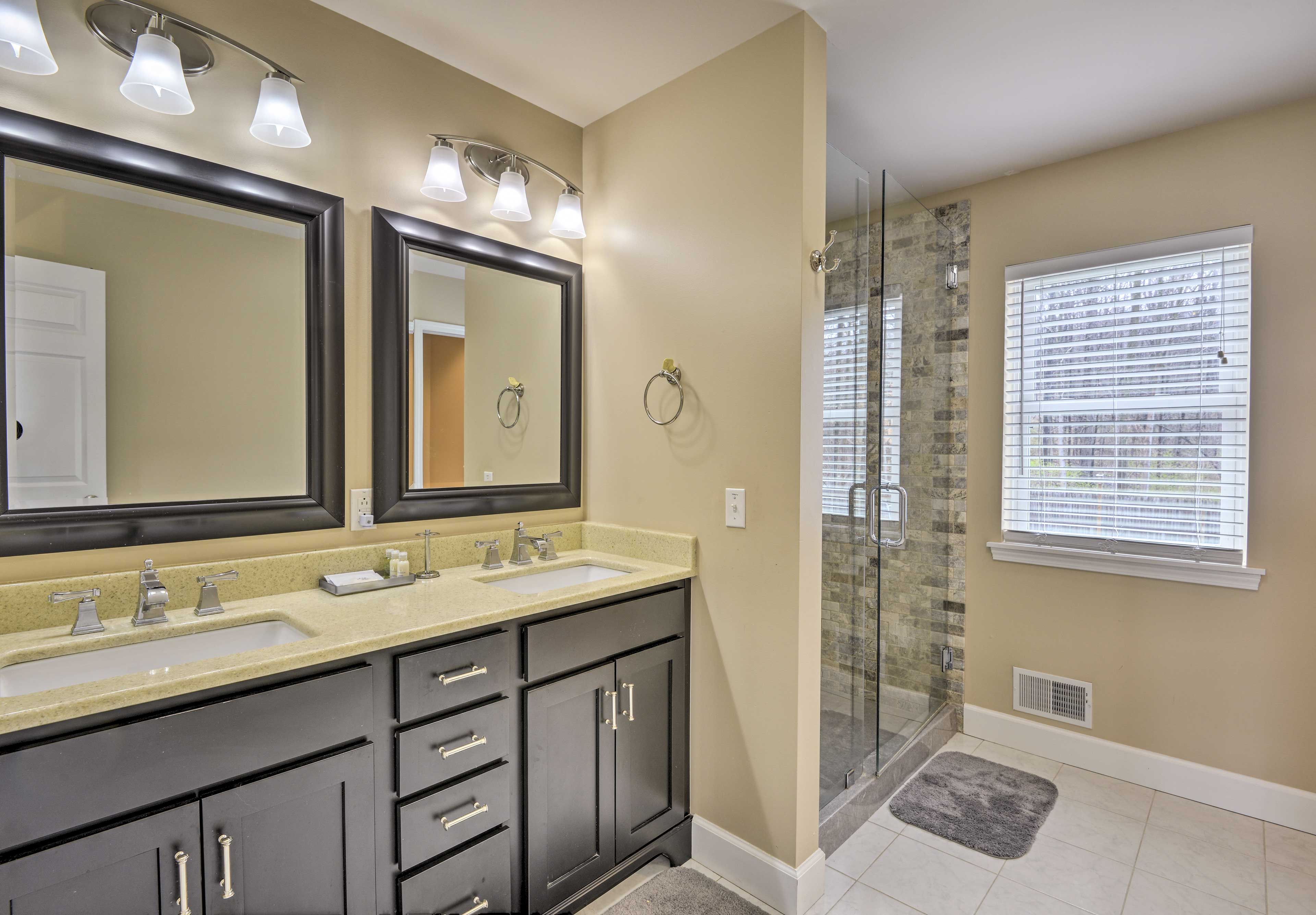 En-Suite Bathroom | Towels Provided