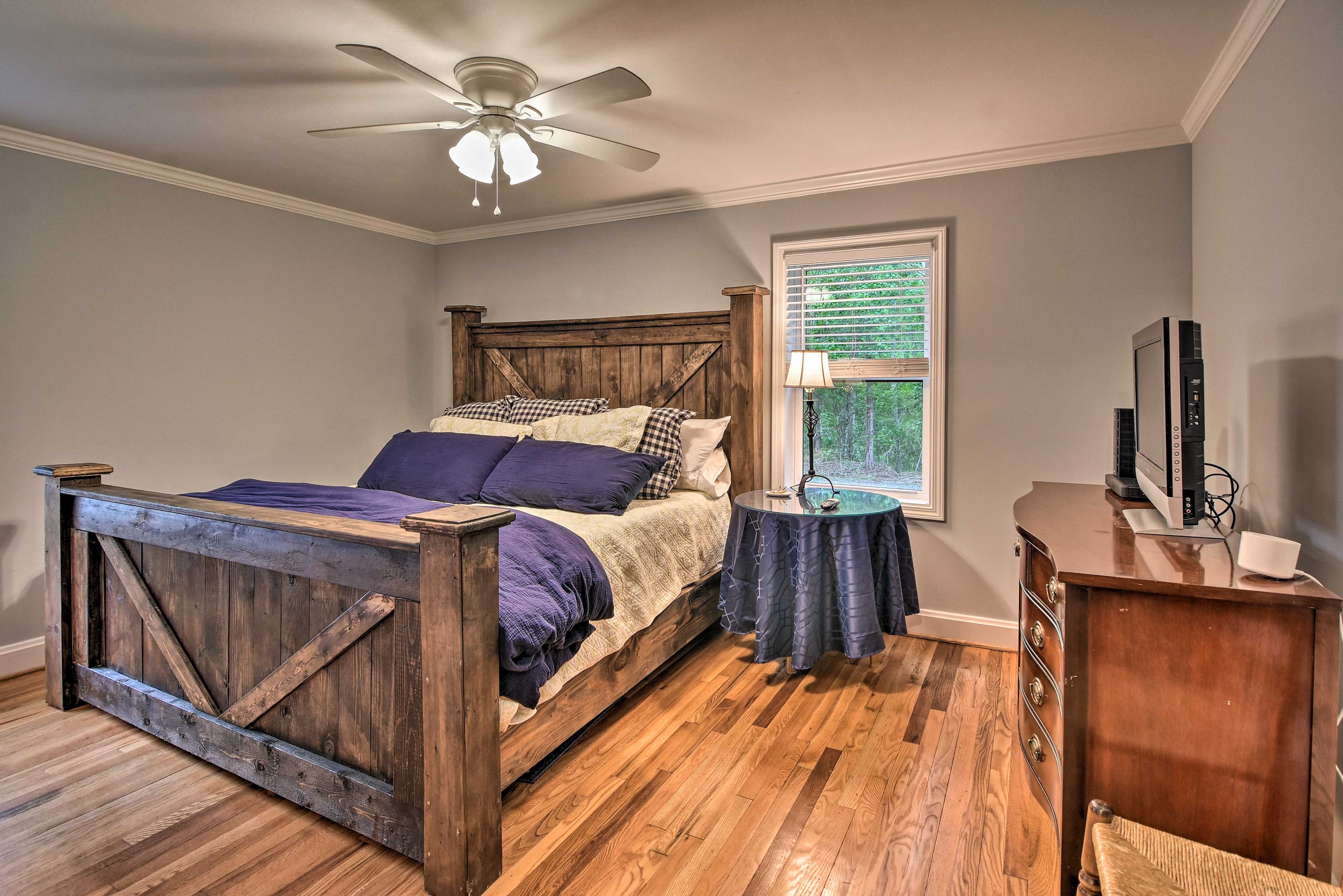 Bedroom 1 | King Bed | Linens Provided