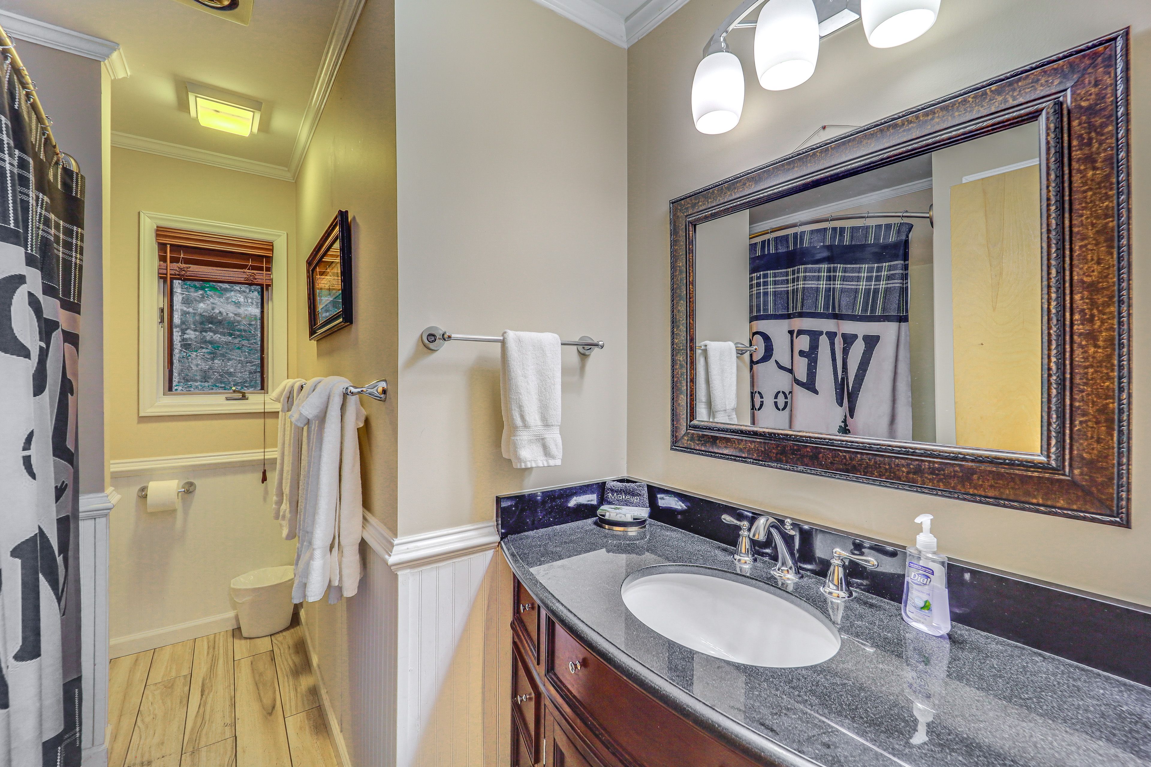 Full Bathroom | Main Level