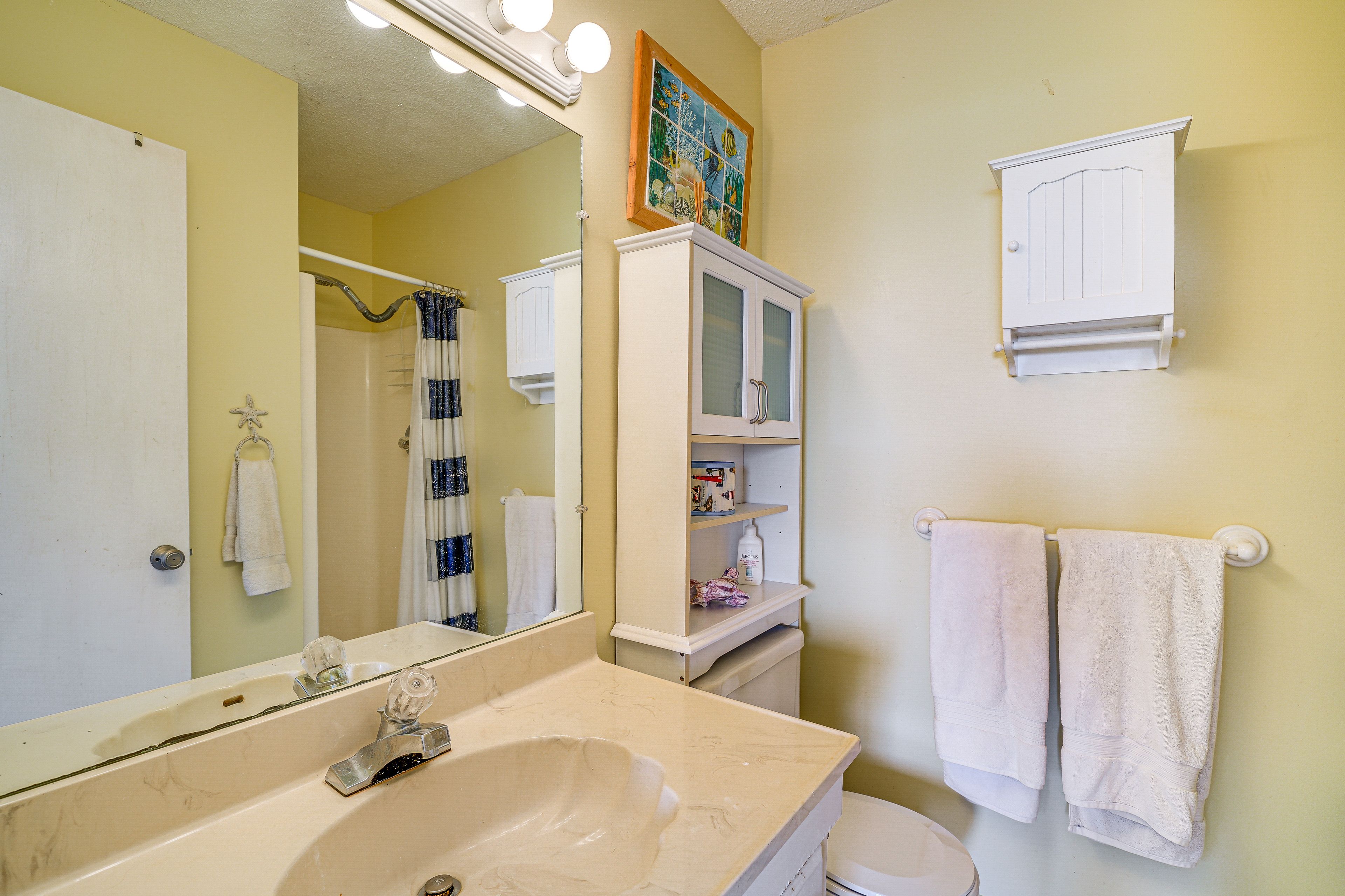 Full Bathroom | 2nd Floor