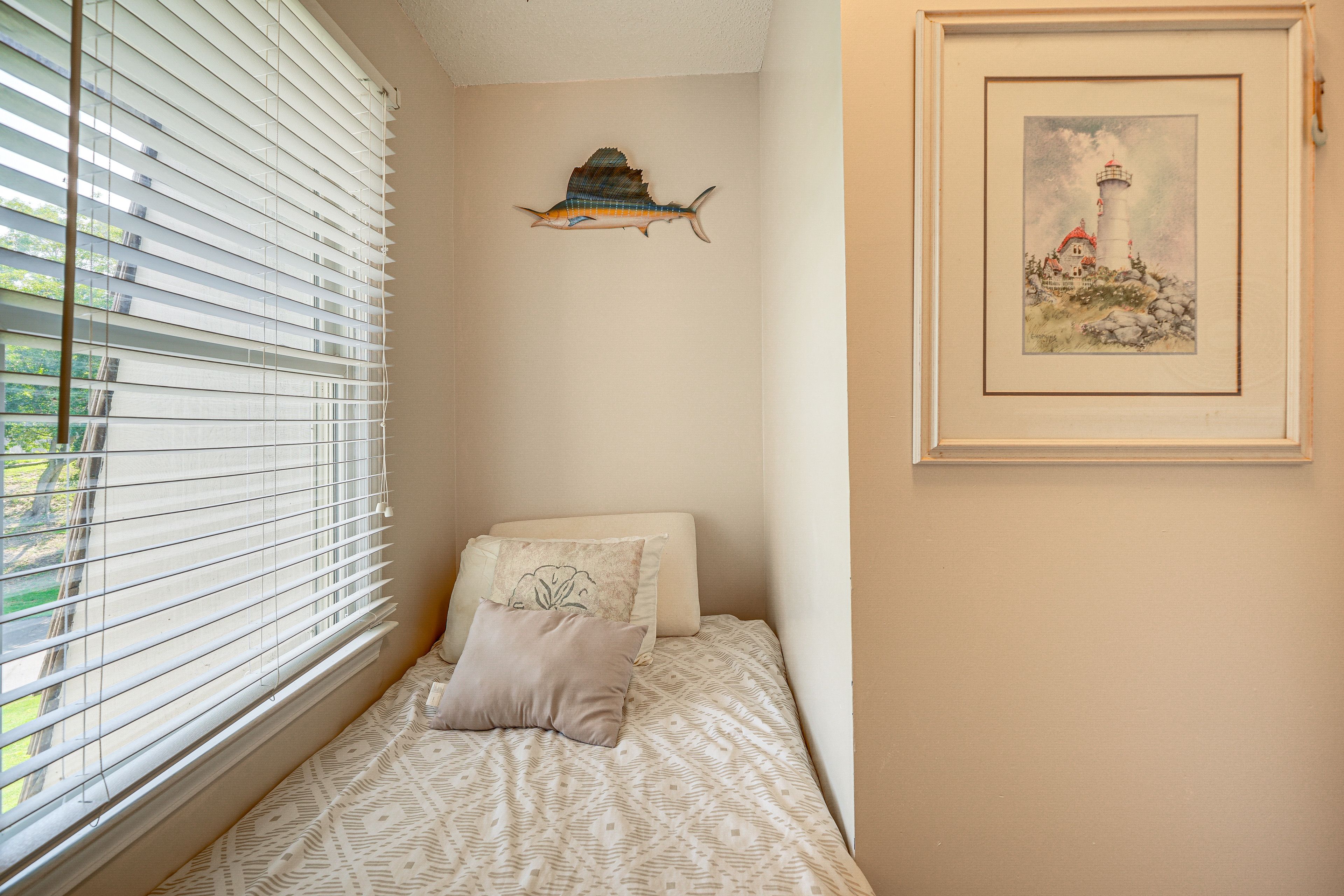 Bedroom 3 | Twin Bed | 2nd Floor