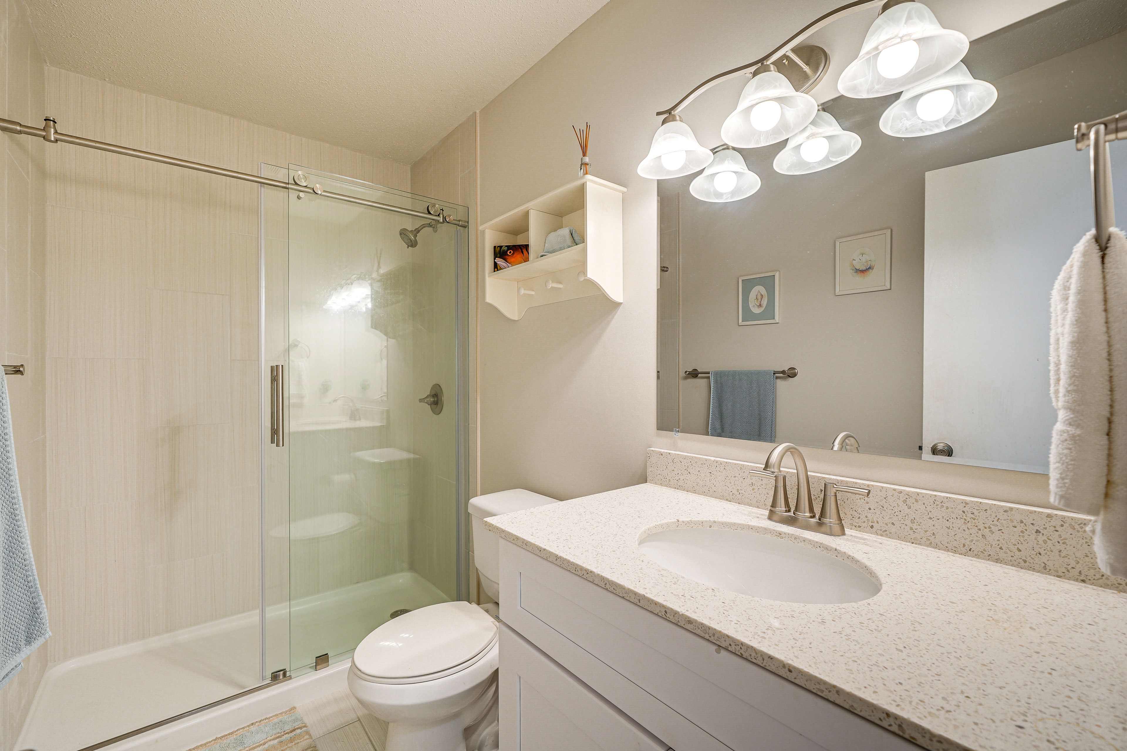 Full Bathroom | 2nd Floor