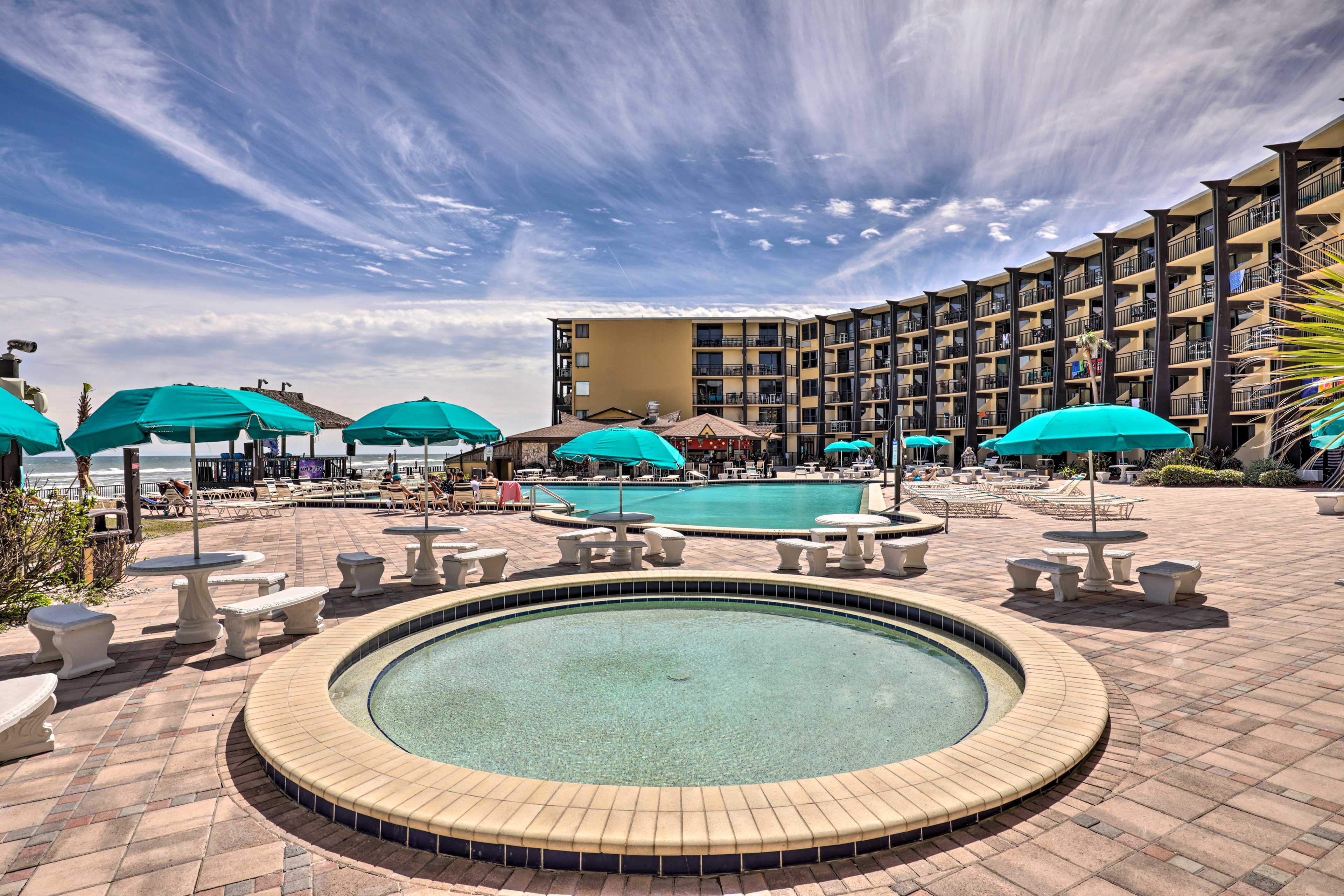 Hawaiian Inn Beach Resort | Hot Tub