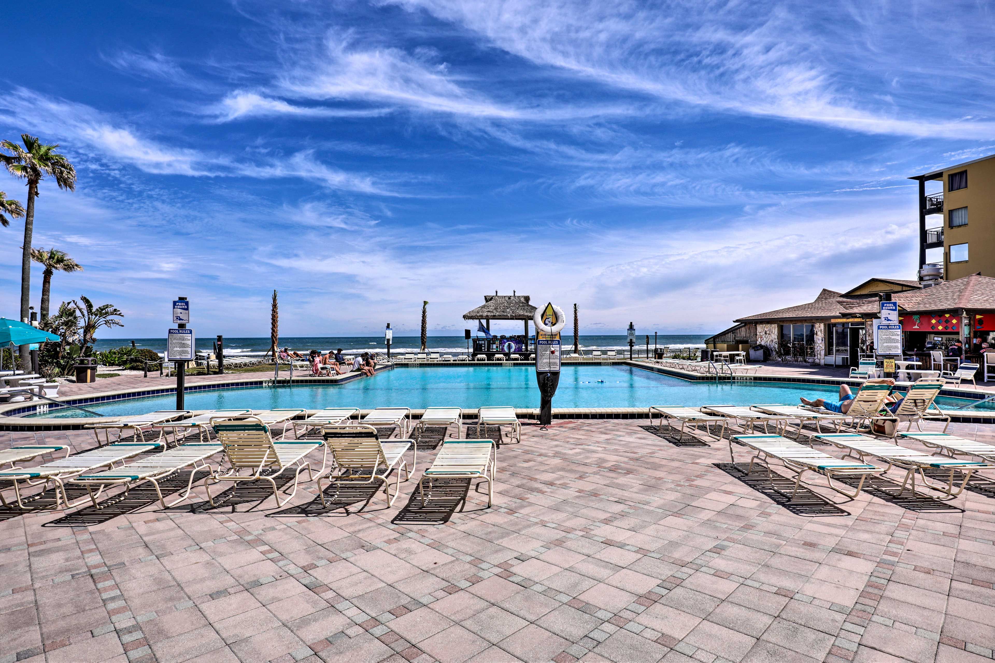 Hawaiian Inn Beach Resort | Community Pool