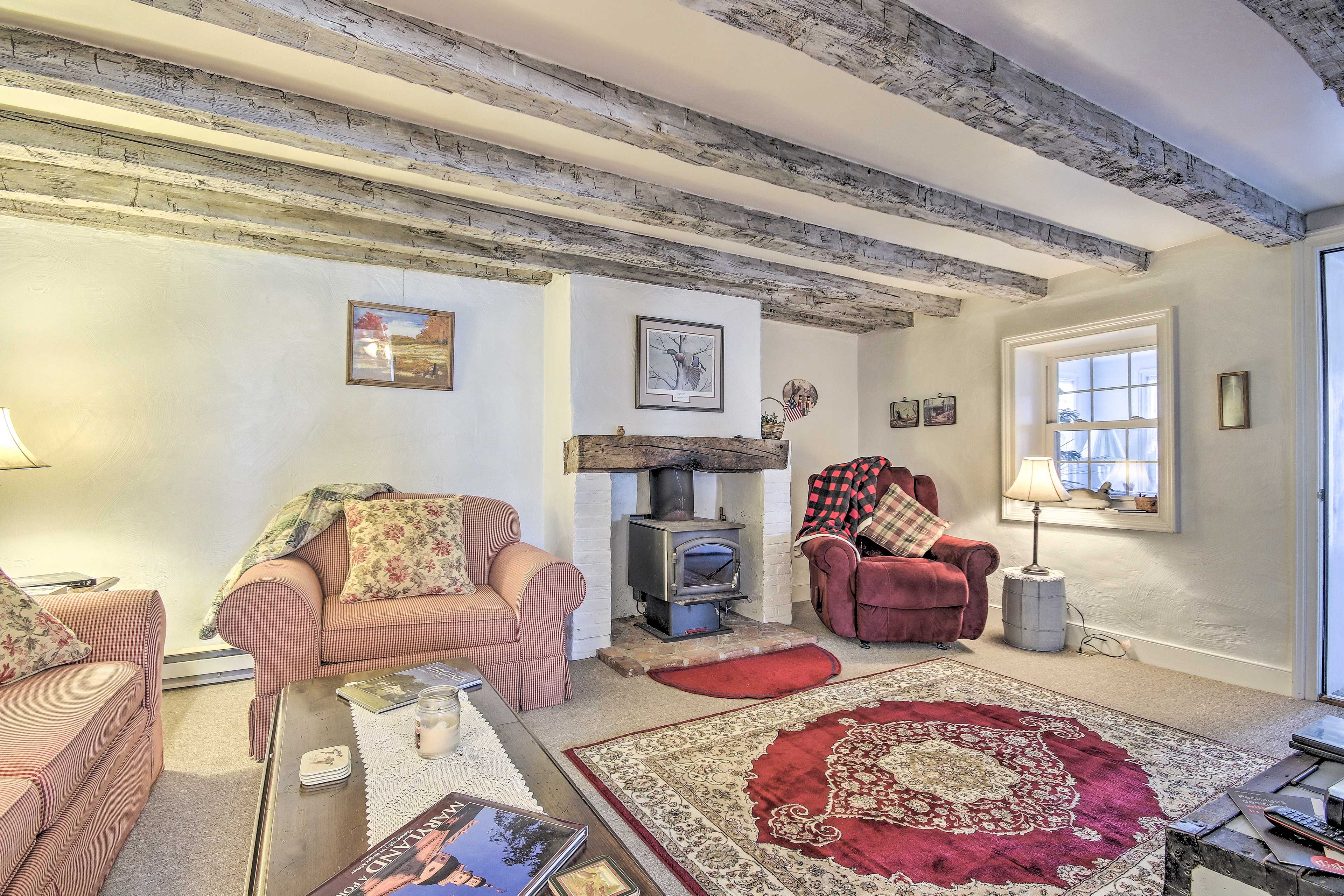 Living Room | Cable TV | A/C & Heating