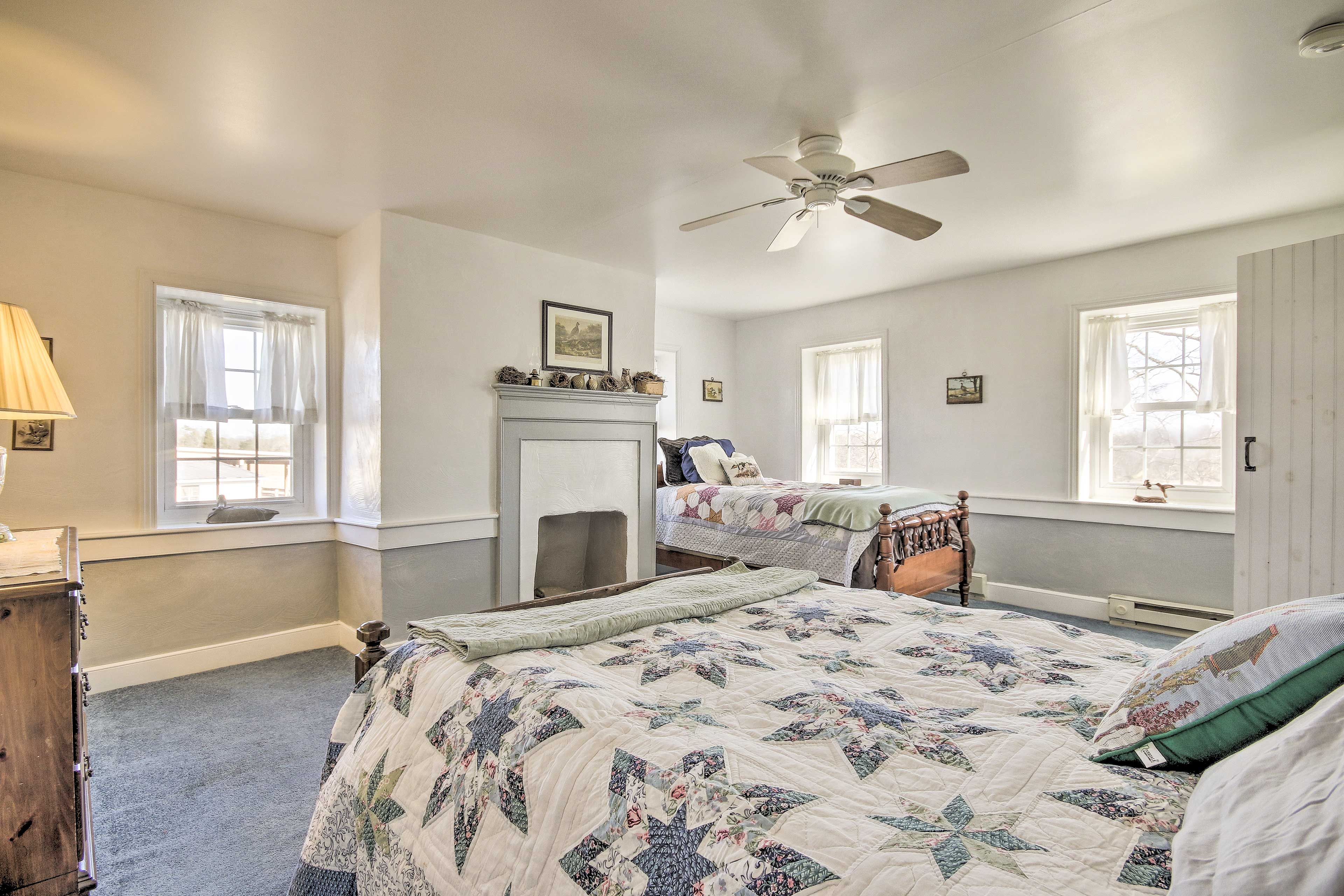 Bedroom 2 | Queen Bed | Twin Bed