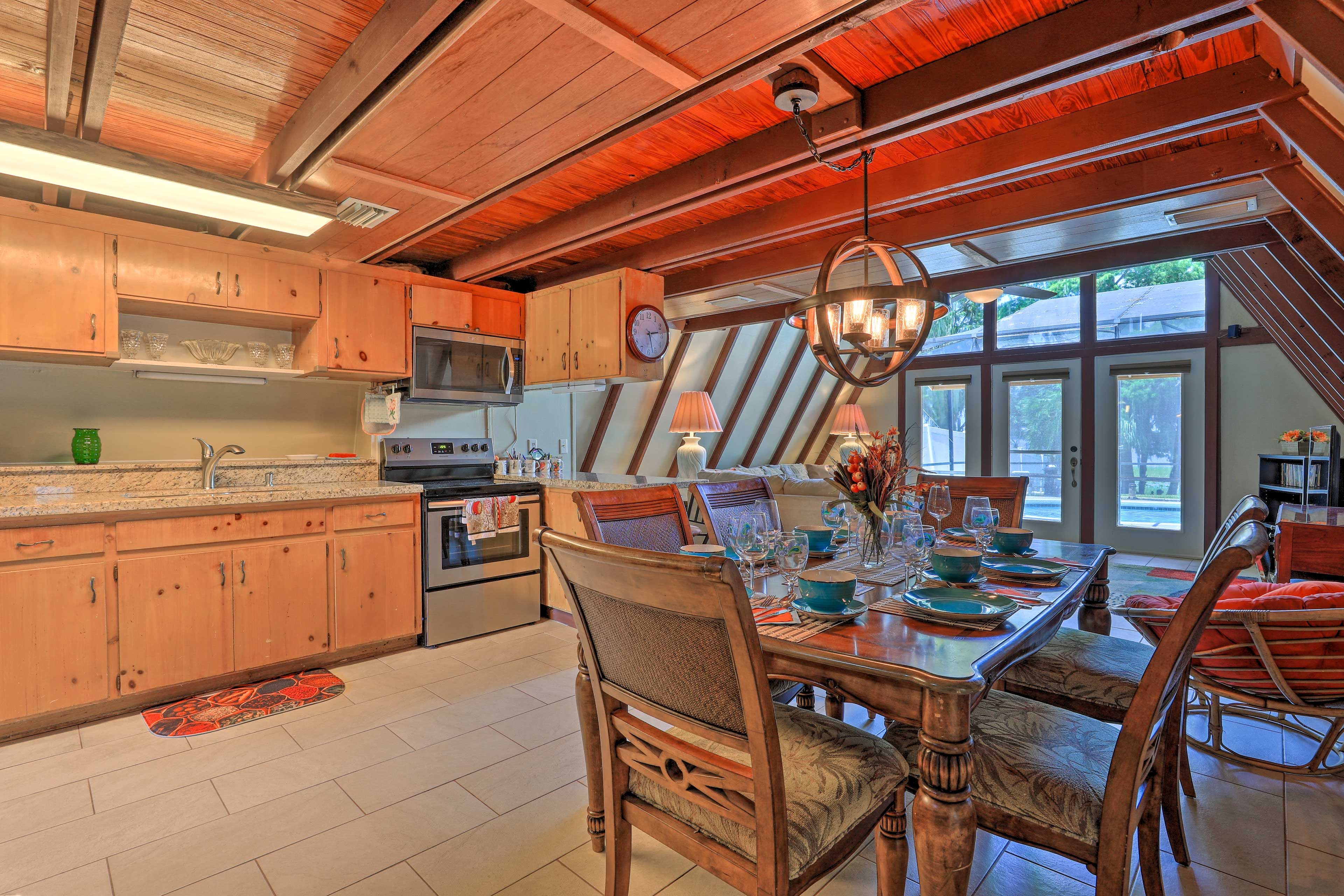 The kitchen comes fully equipped with stainless steel appliances!