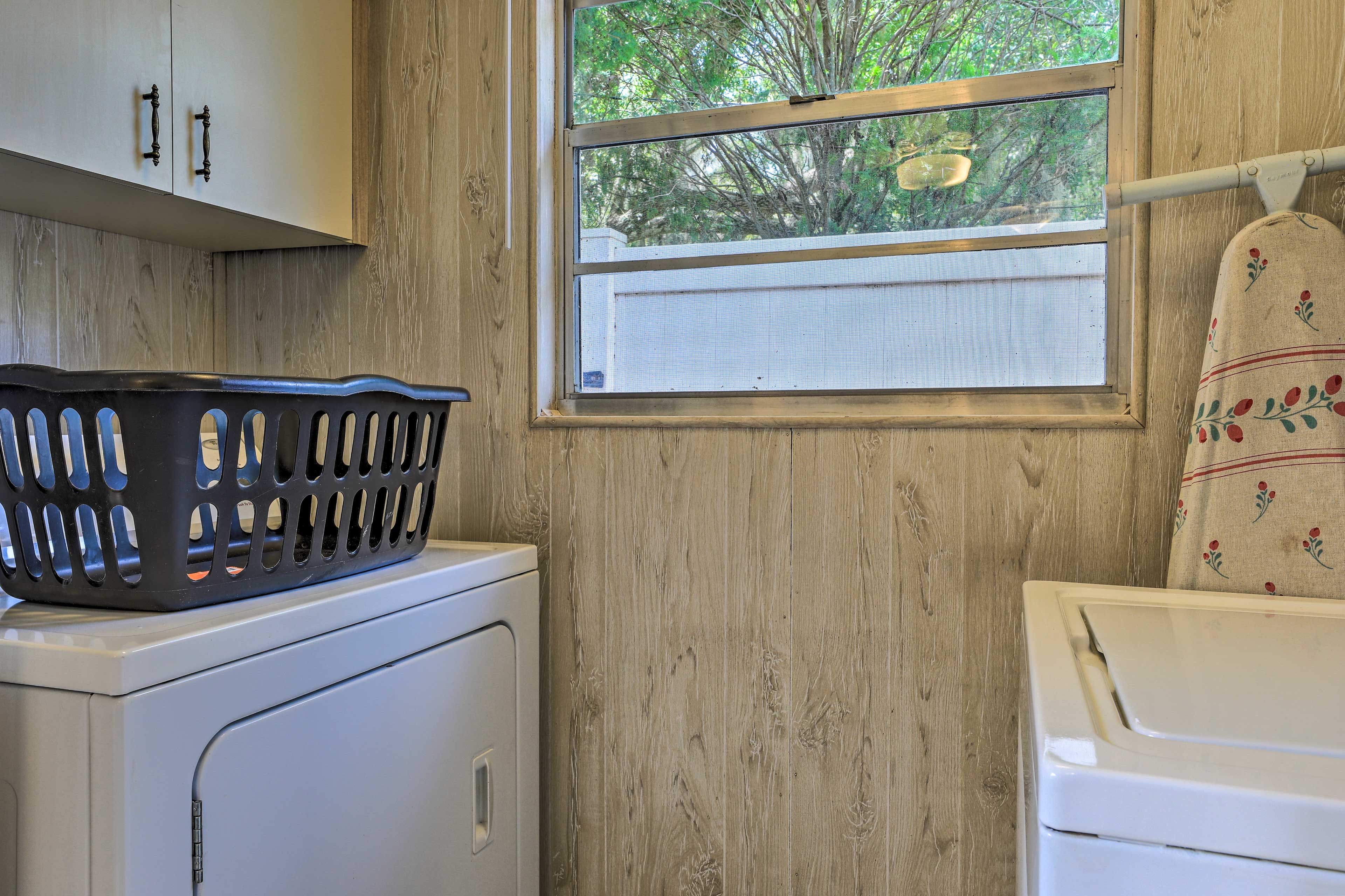 Keep your clothes smelling fresh in the washer/dryer!