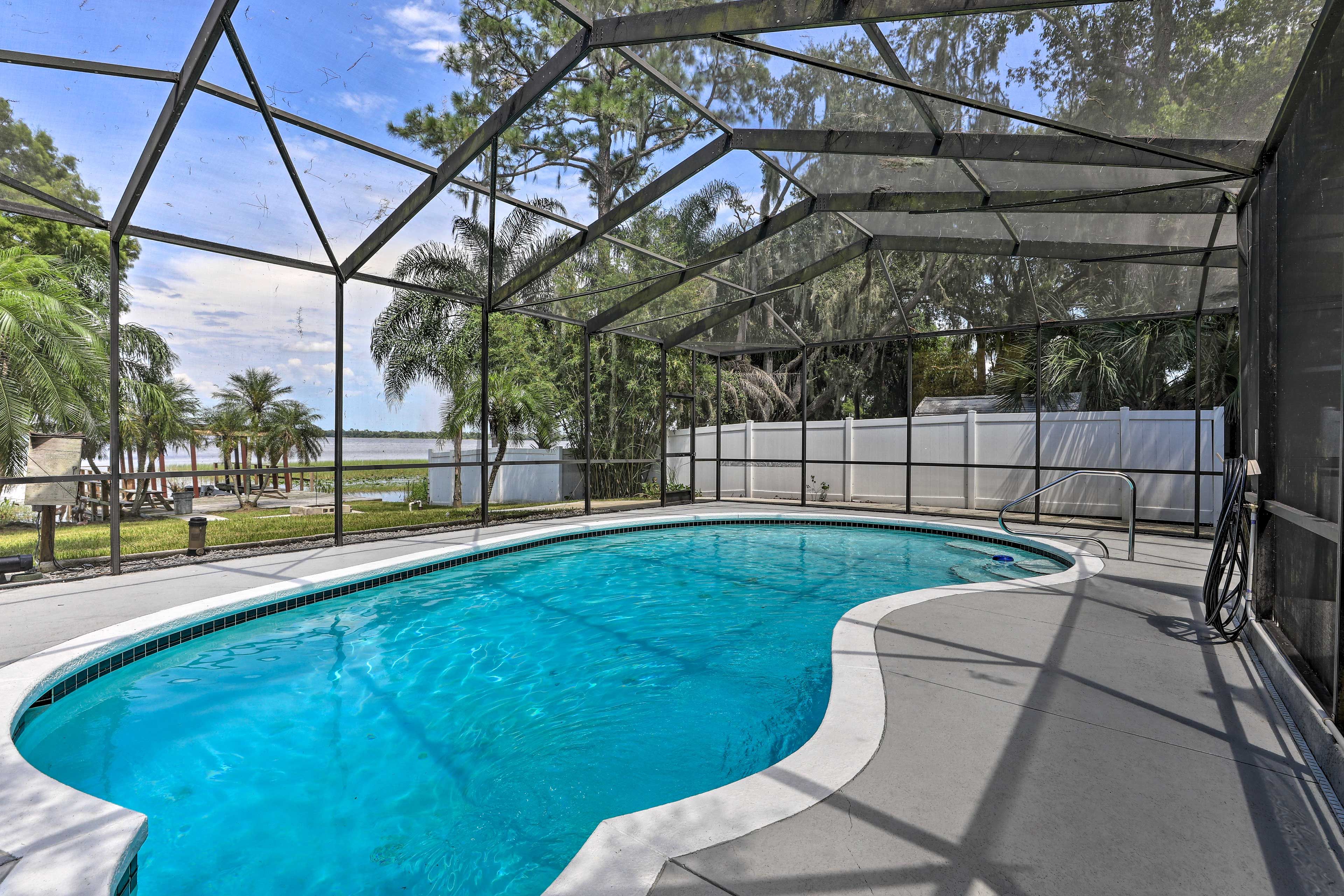 Take a break and unwind at this Haines City house!