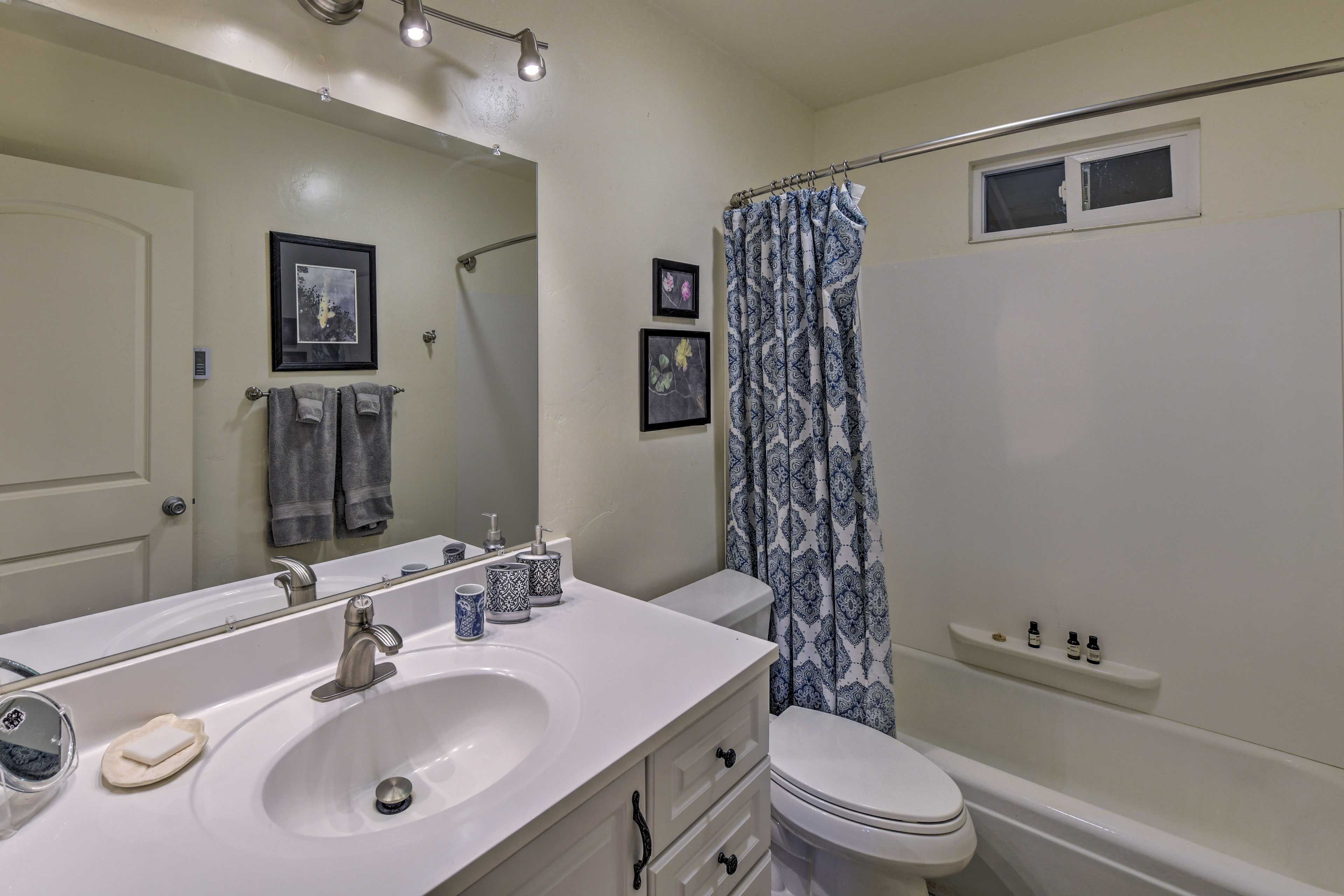 Full Bathroom | Linens & Towels