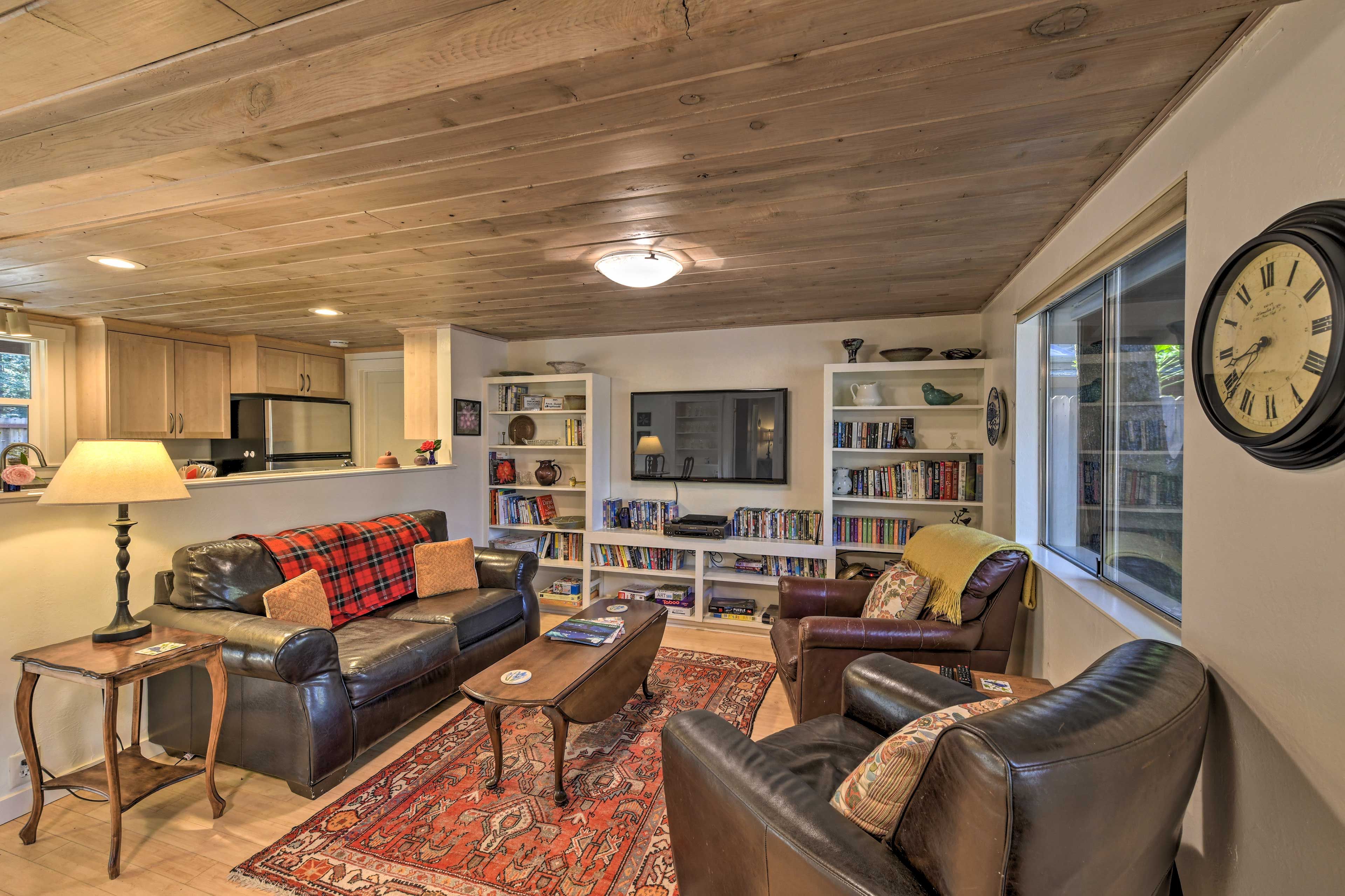 Living Room | Central Heating | Free WiFi