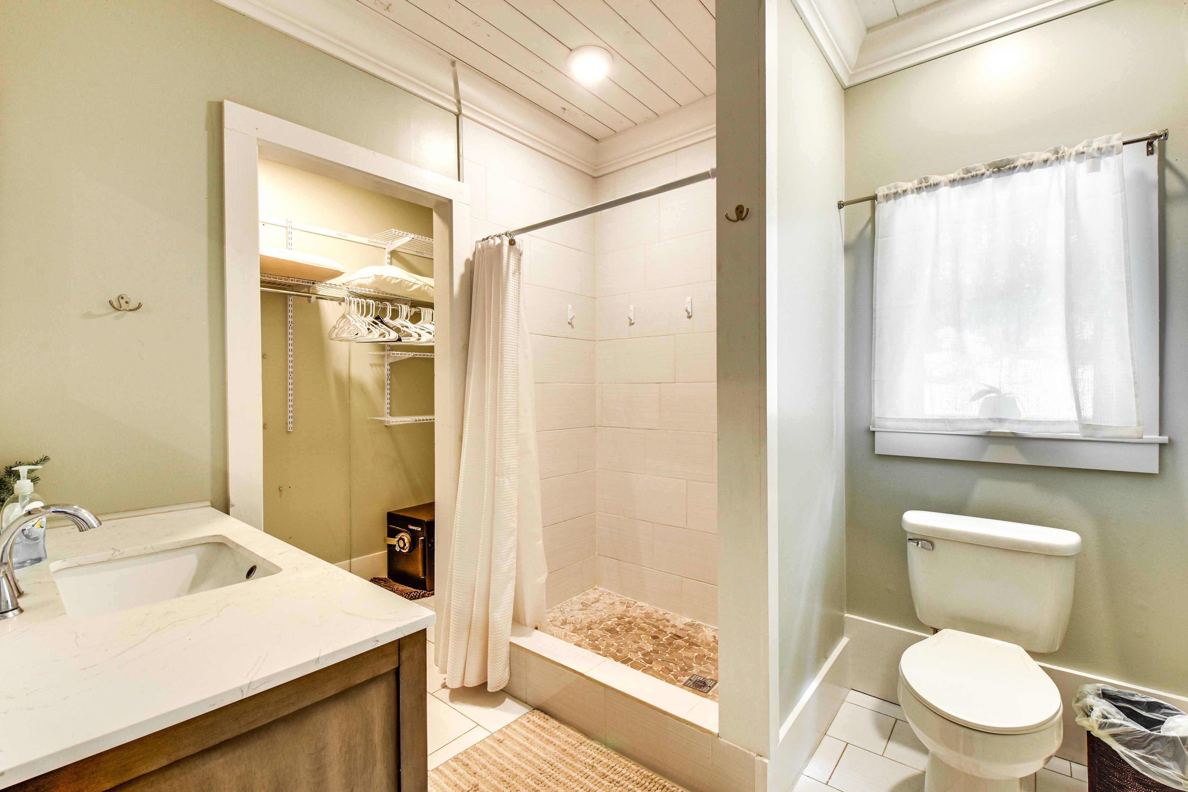 Full Bathroom | Linens & Towels