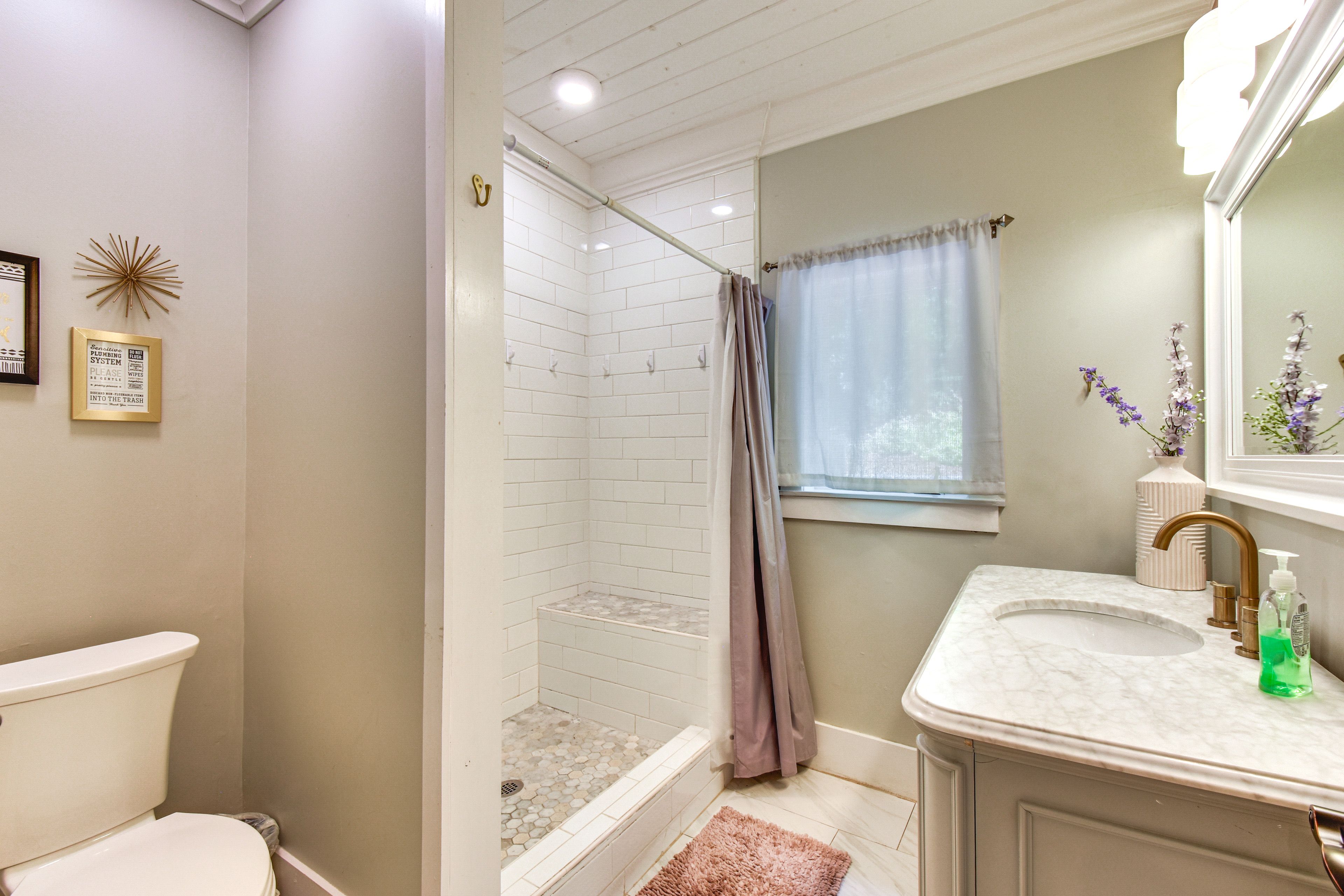Full Bathroom | Complimentary Toiletries | Hair Dryer