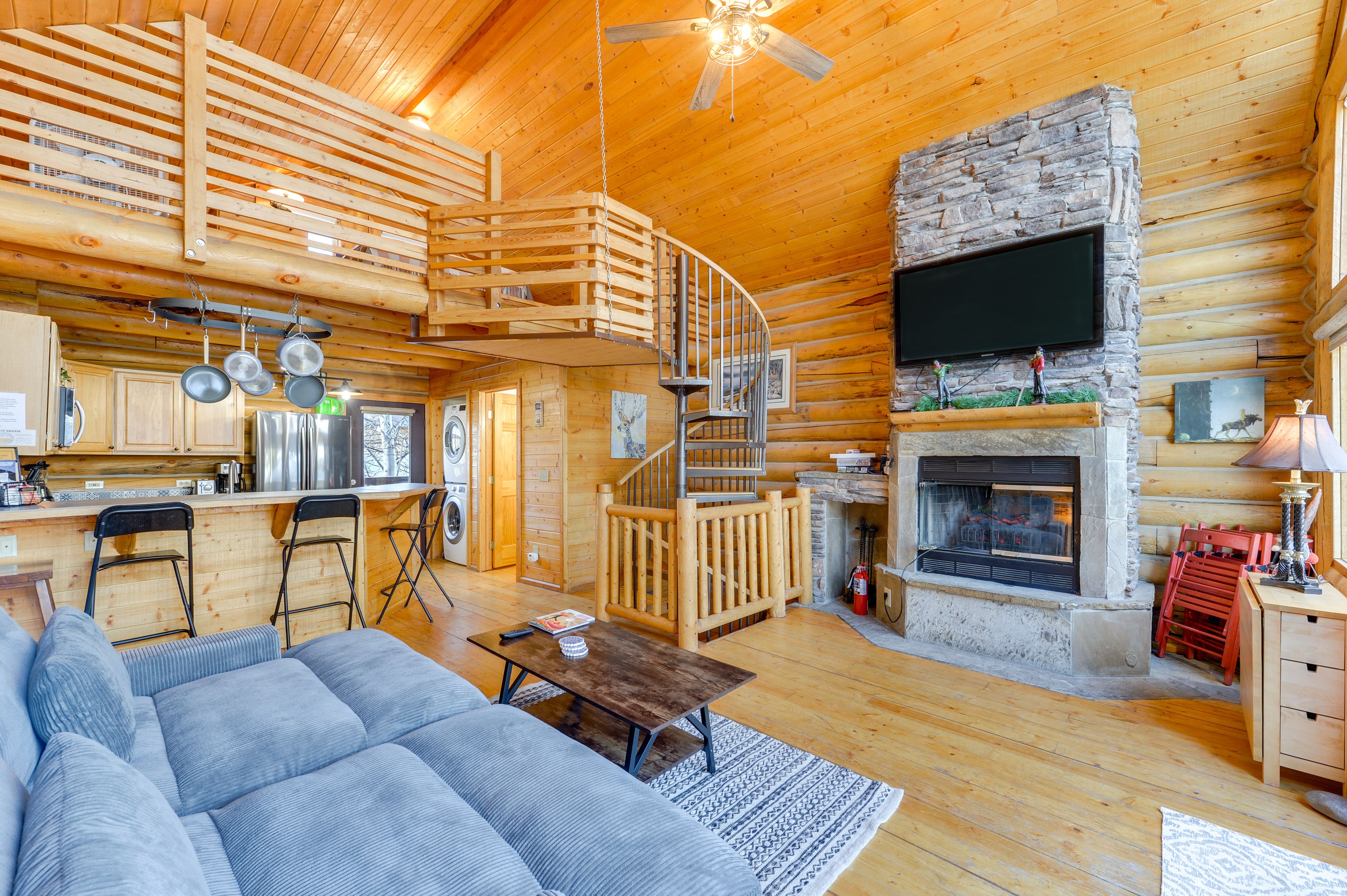 Living Room | Free WiFi | Cable TV | Central Heat | A/C Units | 2nd Floor