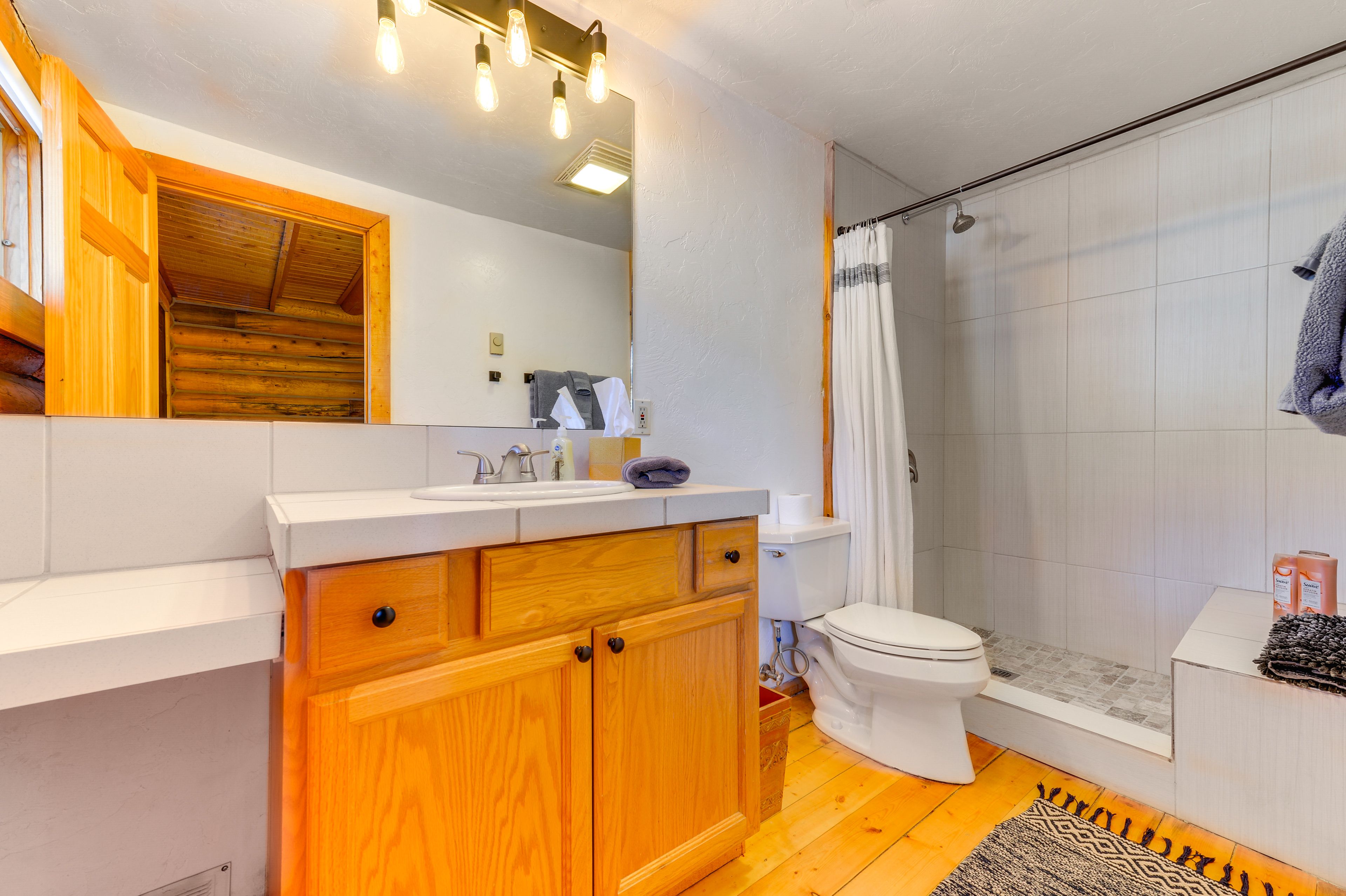 Bathroom | 1st Floor