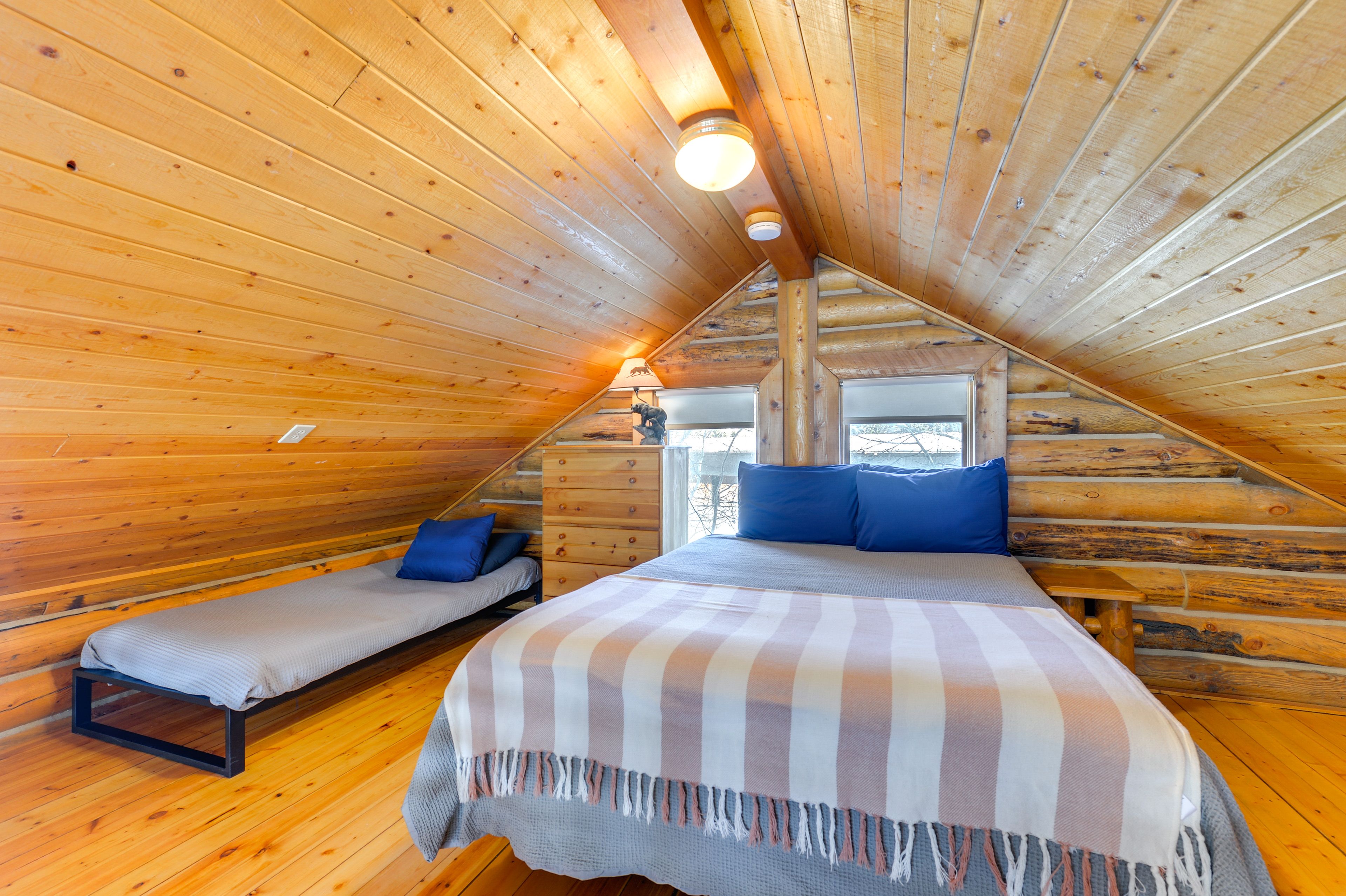Loft | Queen Bed | Twin Bed | 3rd Floor