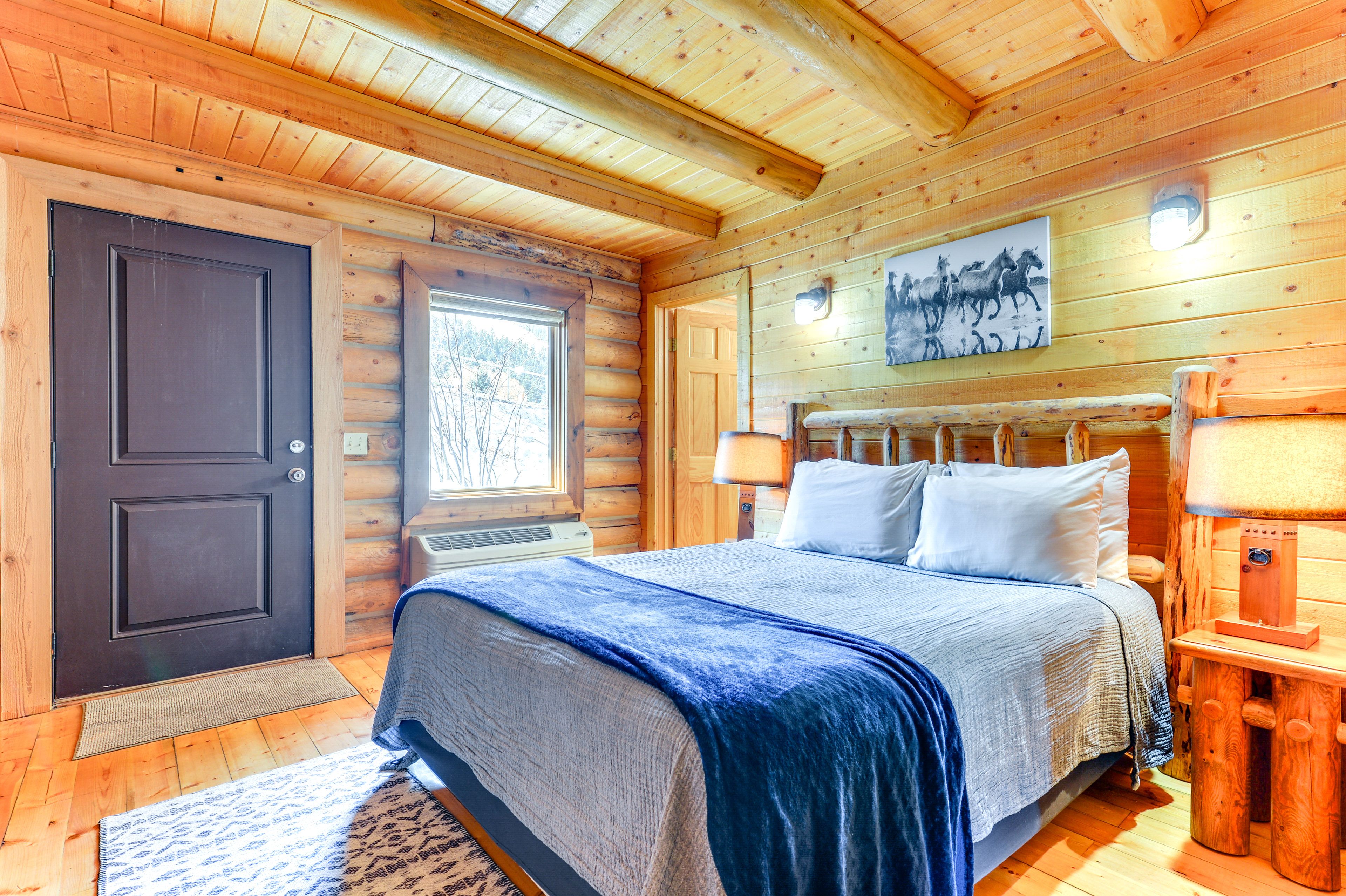 Bedroom 1 | Queen Bed | Lower Level