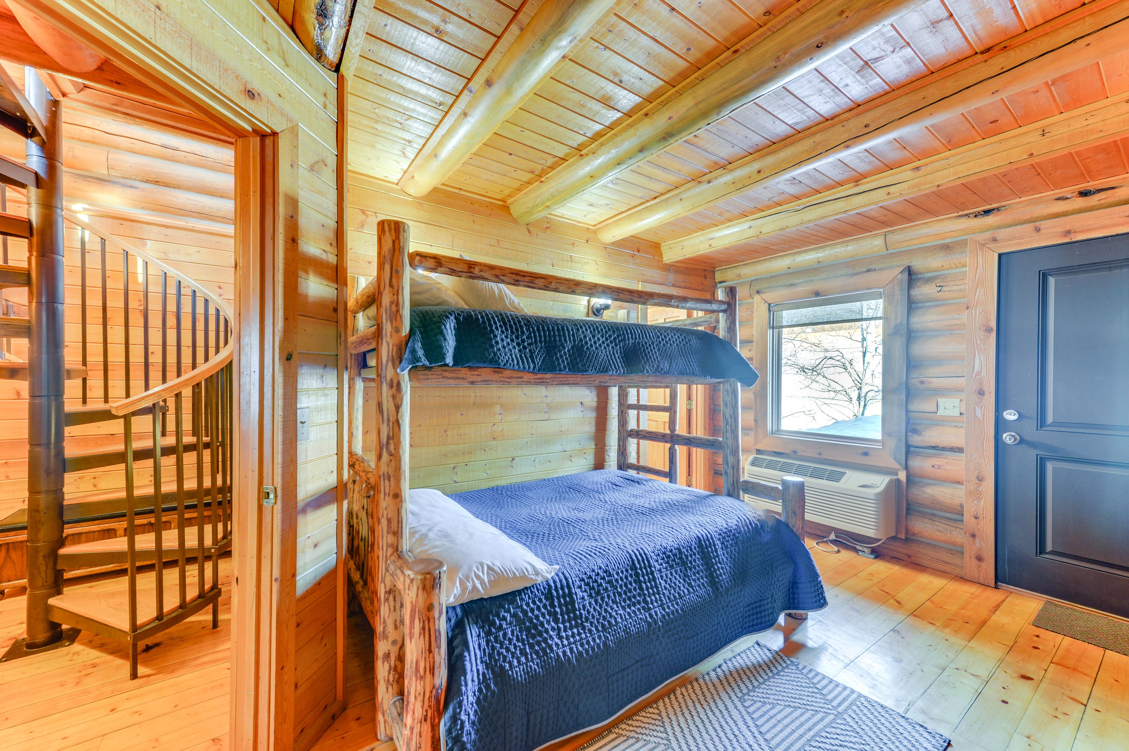 Bedroom 2 | Twin/Full Bunk Bed | Lower Level