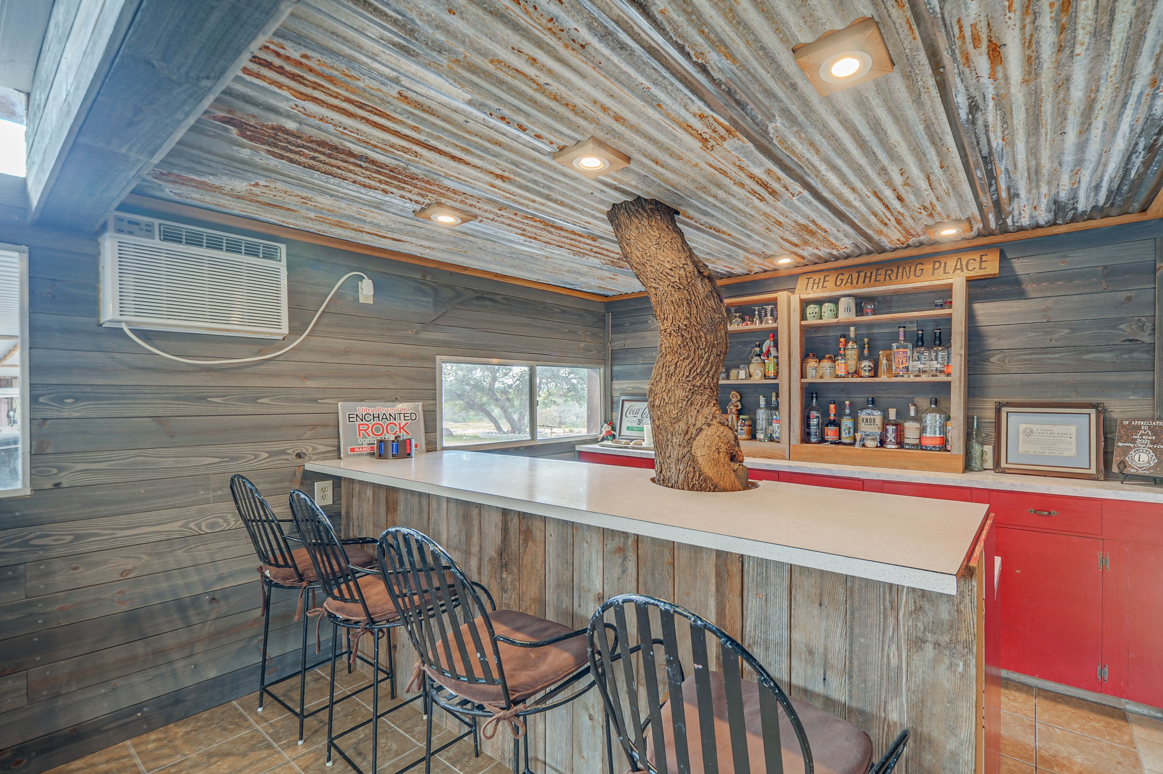 Entertainment Room | Bar Seating
