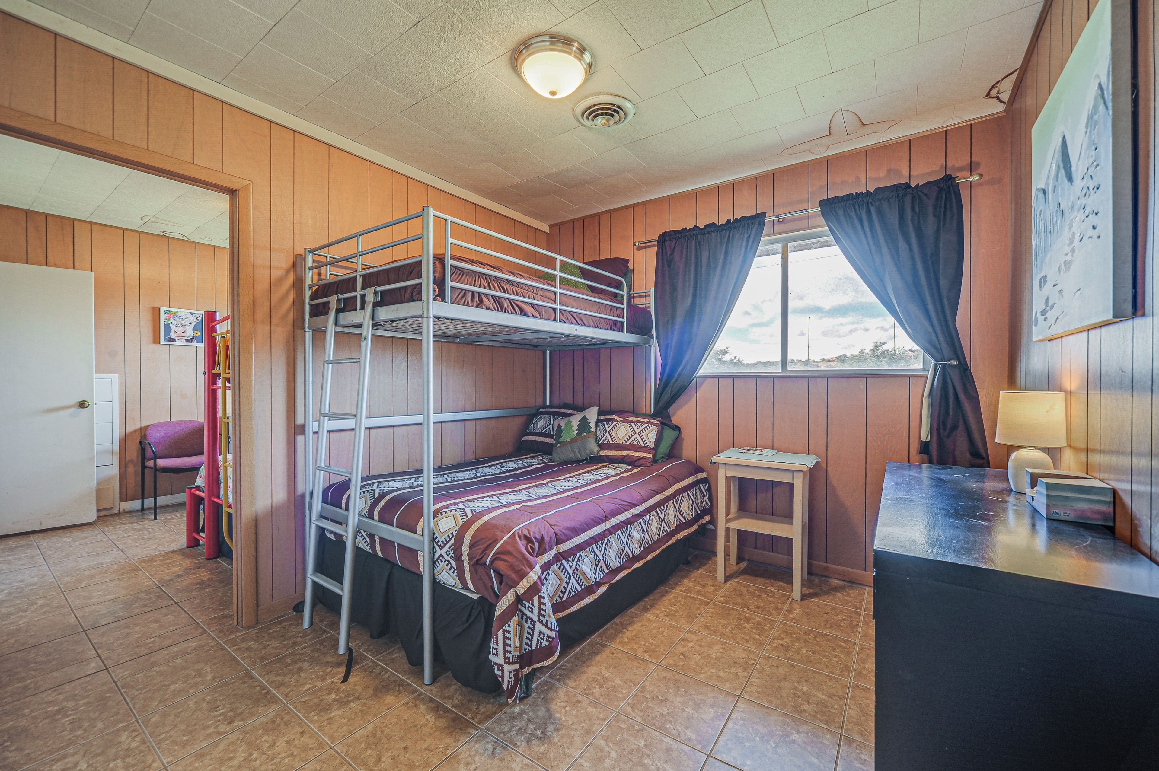 Bedroom 3 | Twin/Full Bunk Bed