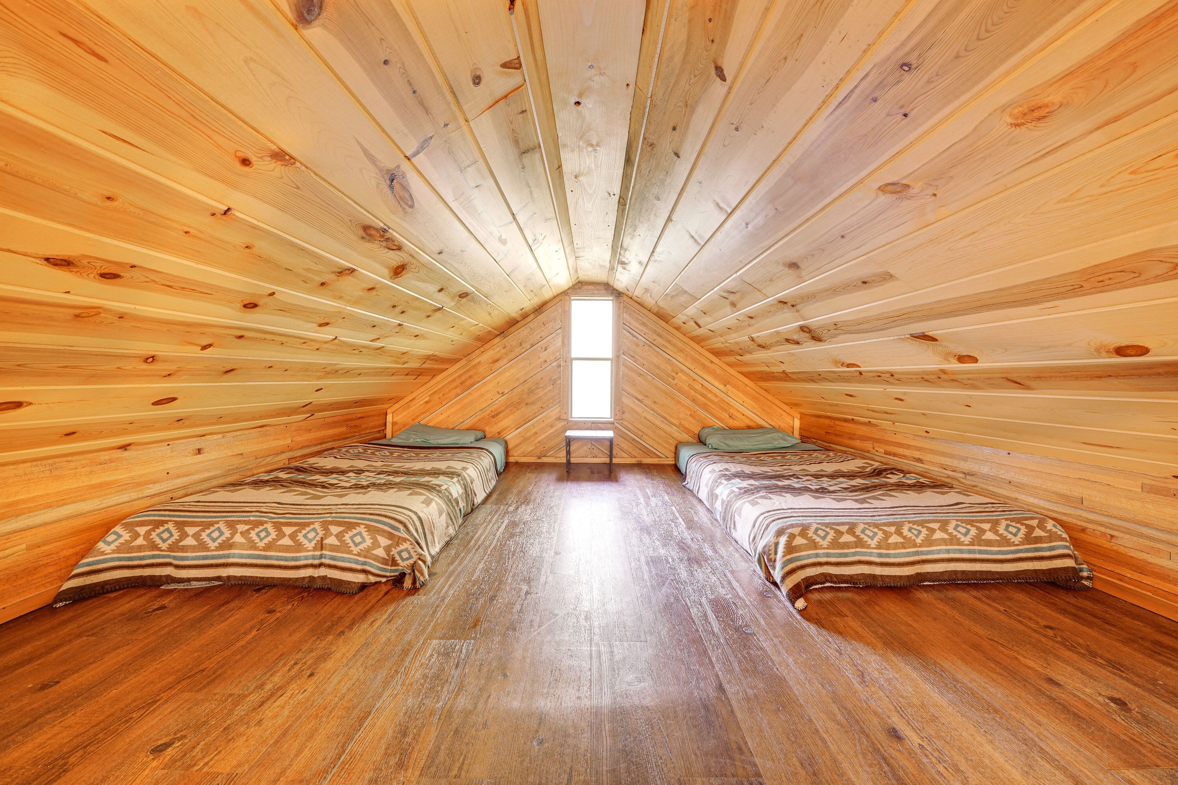 Loft | 2 Twin Beds