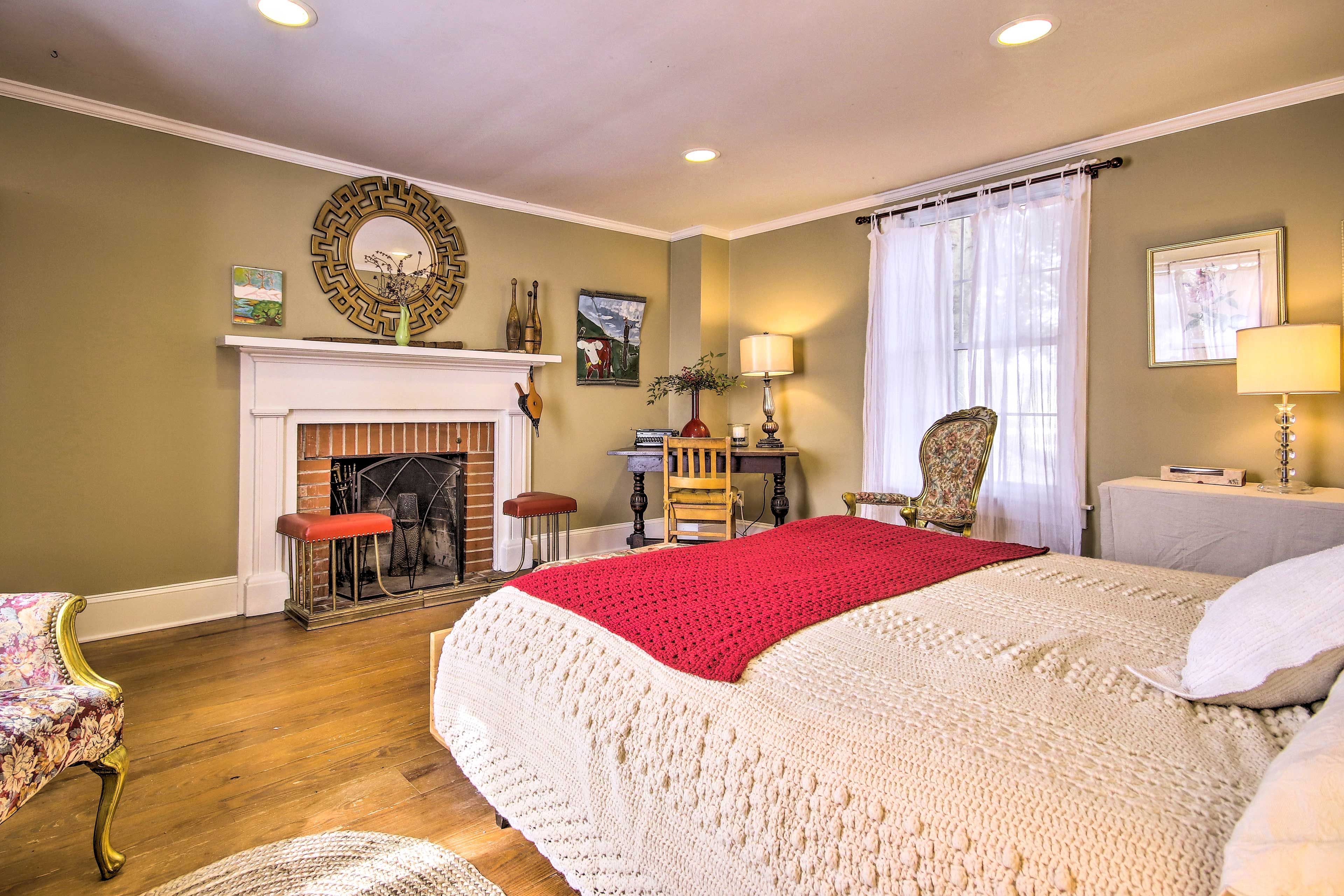 Bedroom 1 | King Bed