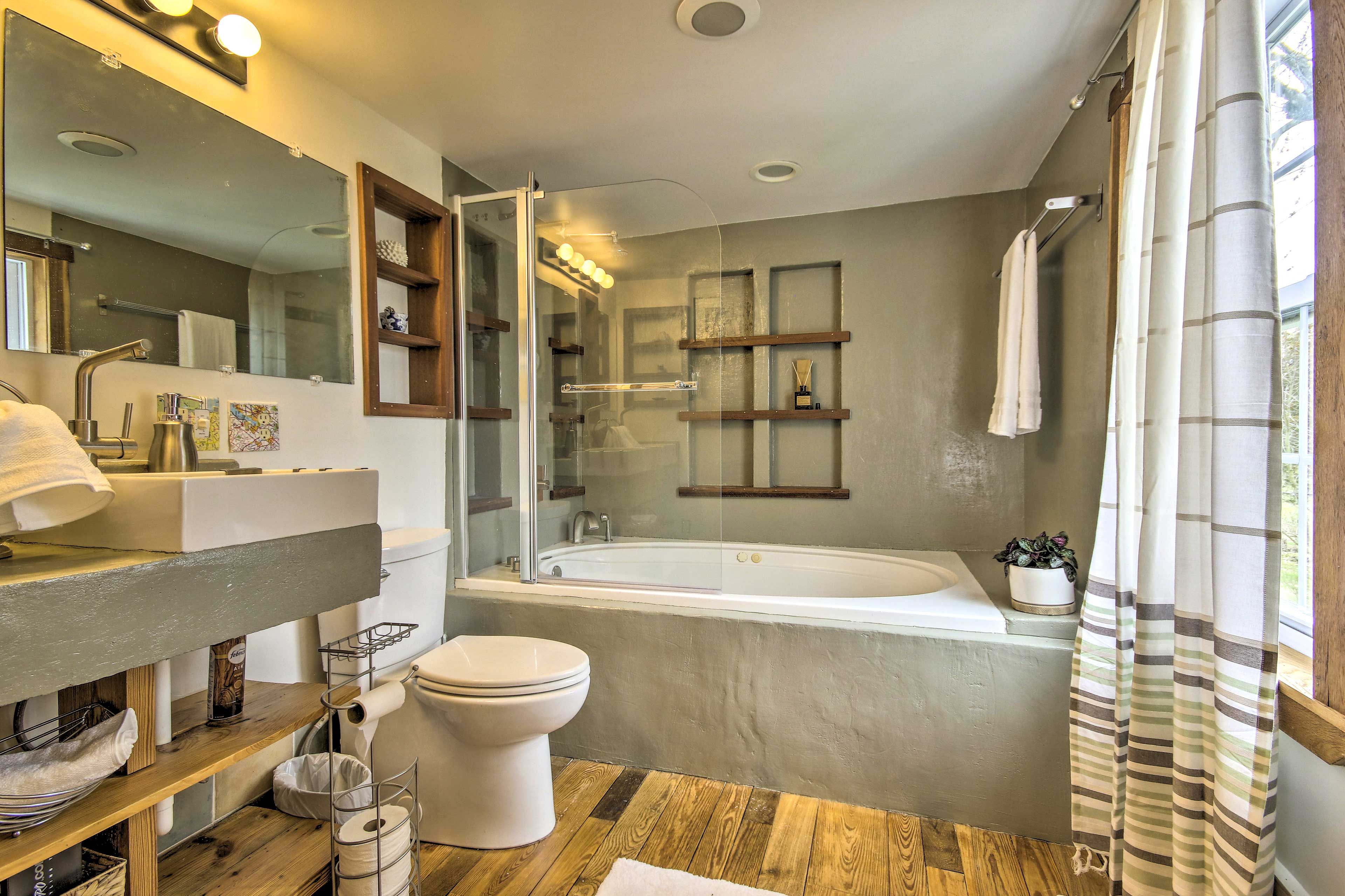 Full Bathroom | Linens & Towels