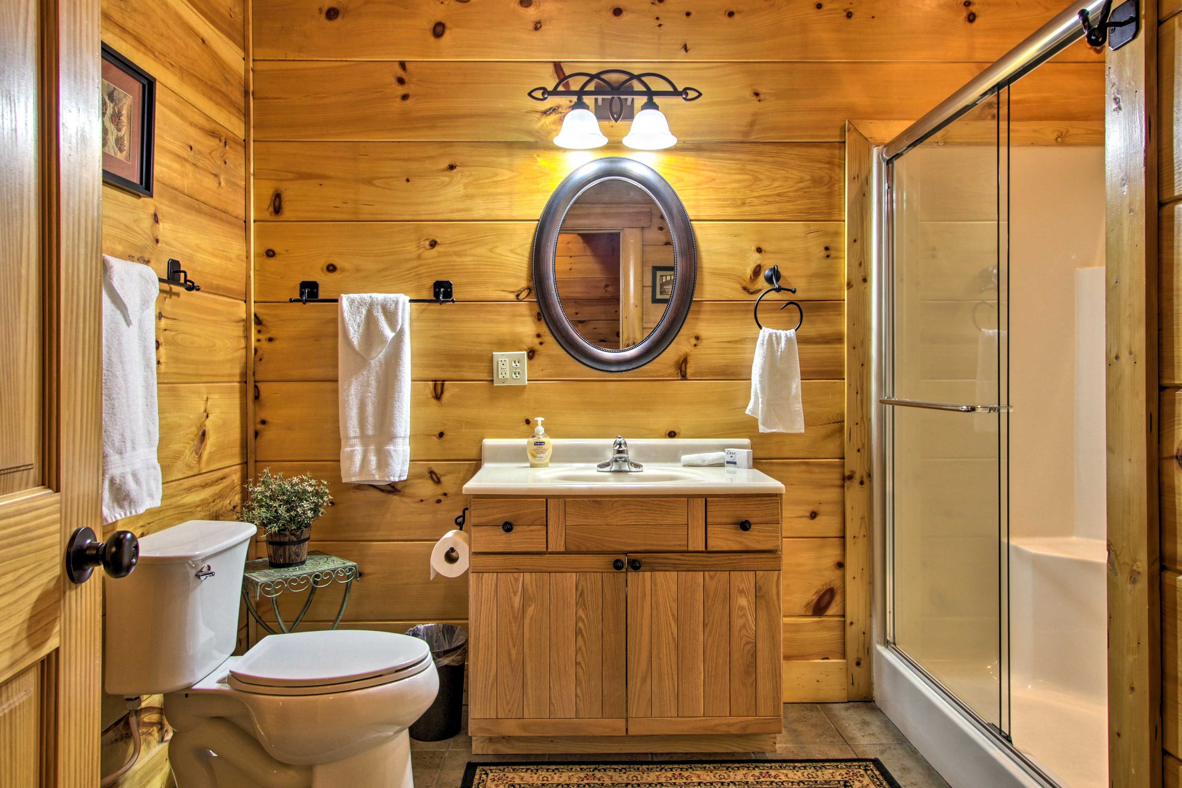 Full Bathroom | Complimentary Toiletries | Hair Dryer