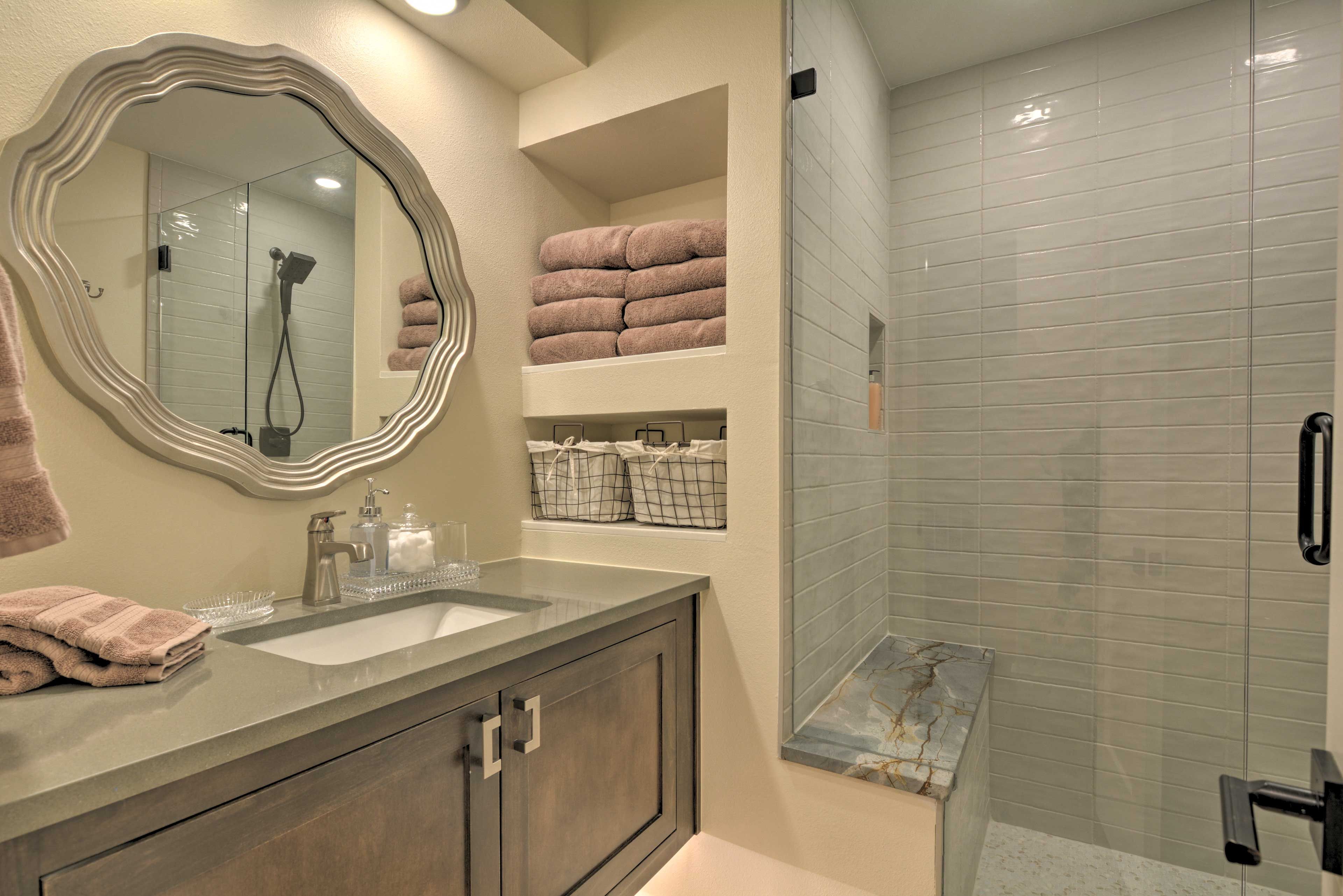 Full Bathroom | Linens & Towels