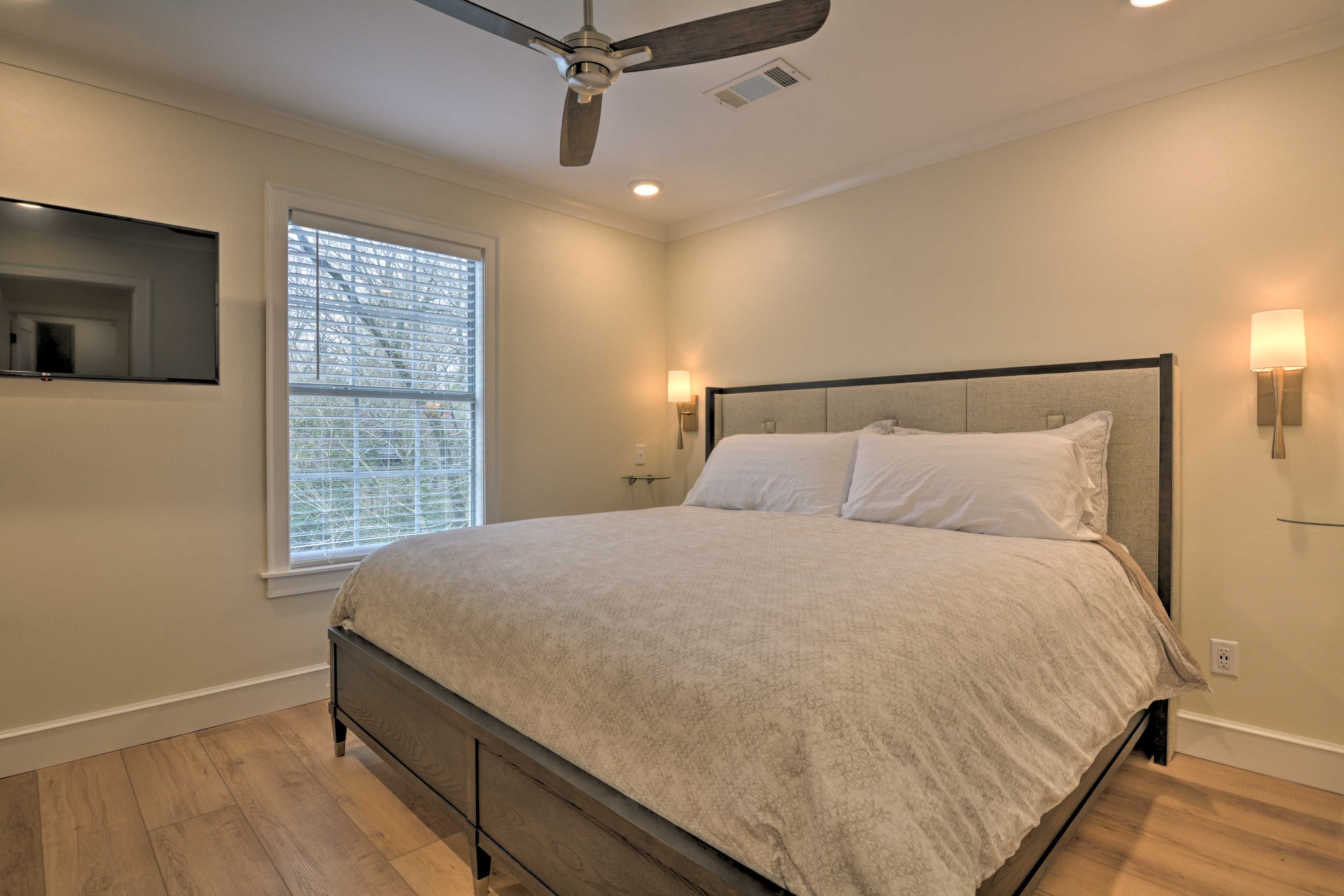 Bedroom 1 | King Bed