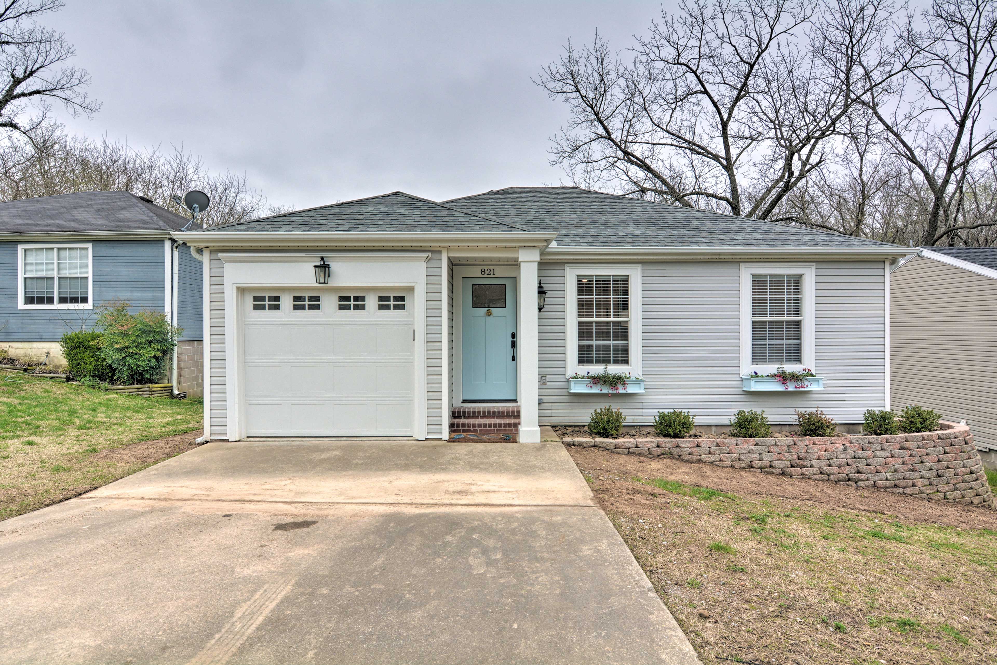 Parking | Driveway (2 Vehicles) | Garage (1 Vehicle)