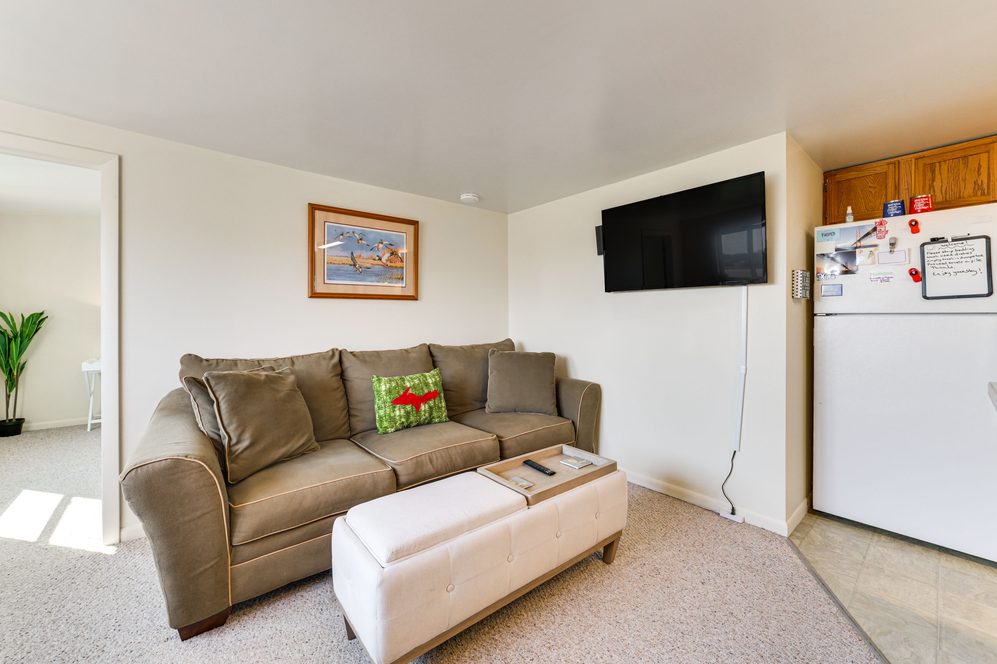 Living Room | Flat-Screen Cable TV