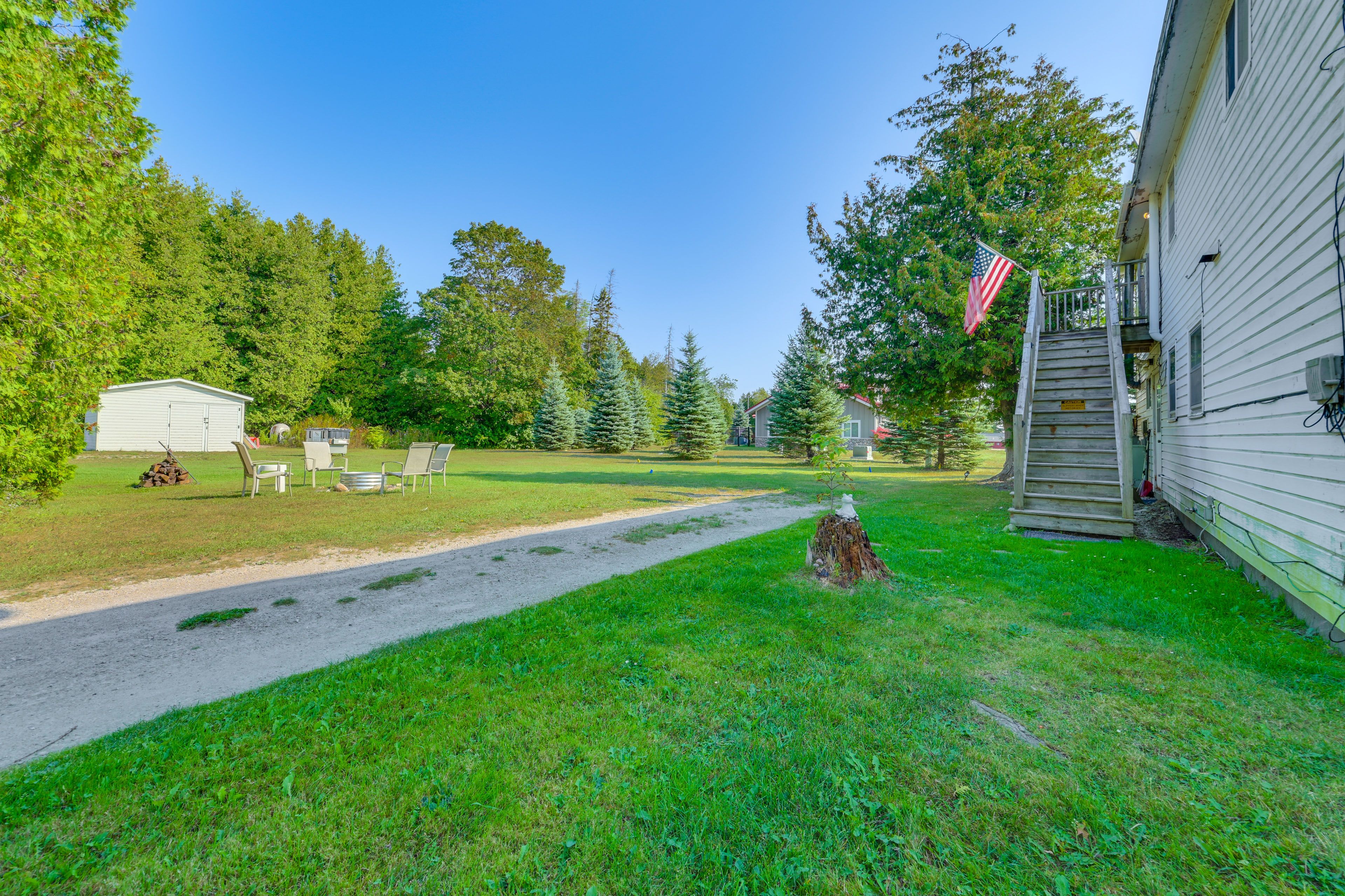 Parking | Driveway (4 Vehicles) | RV/Trailer Parking Allowed On-Site