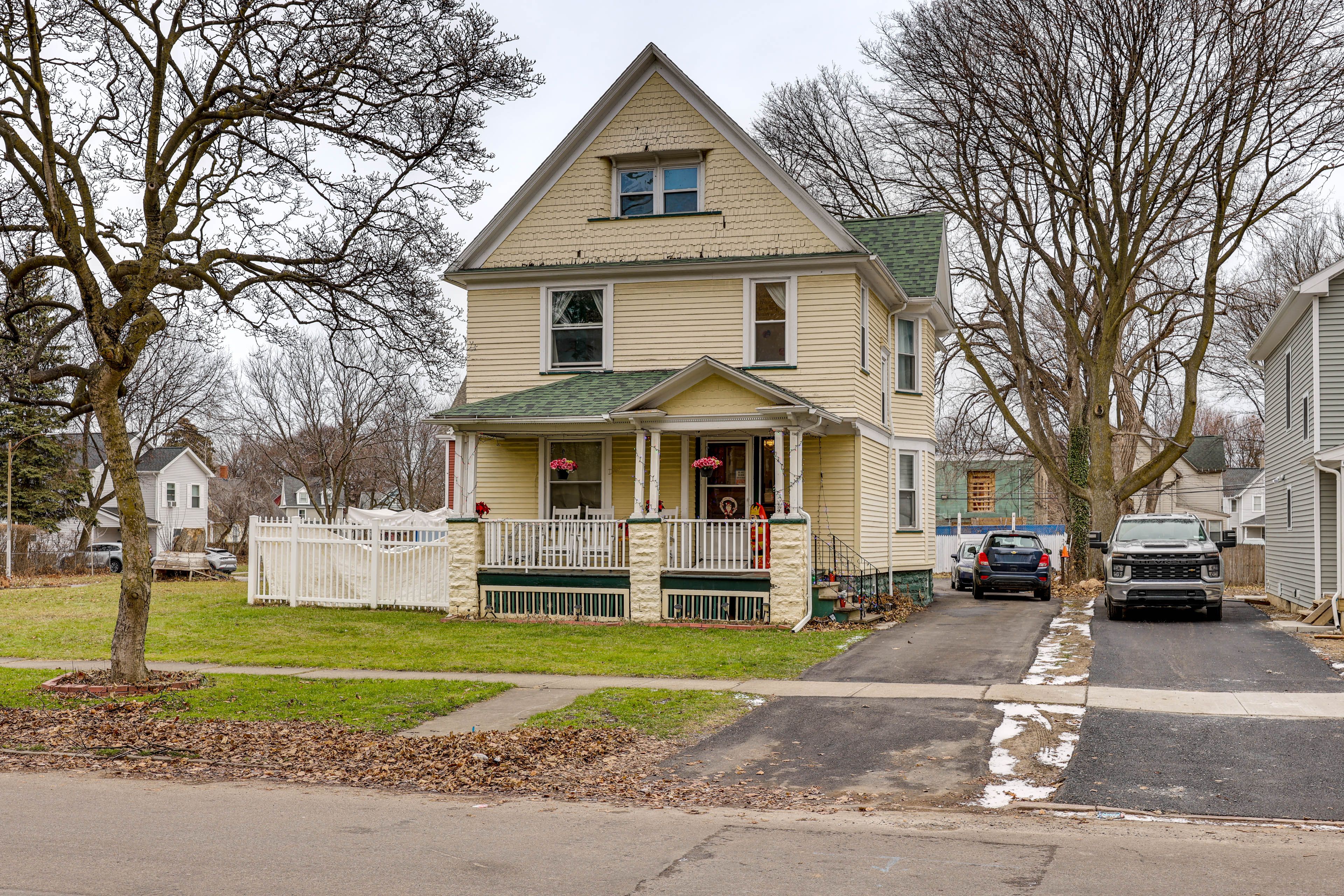 Front Exterior | Driveway Parking Prohibited