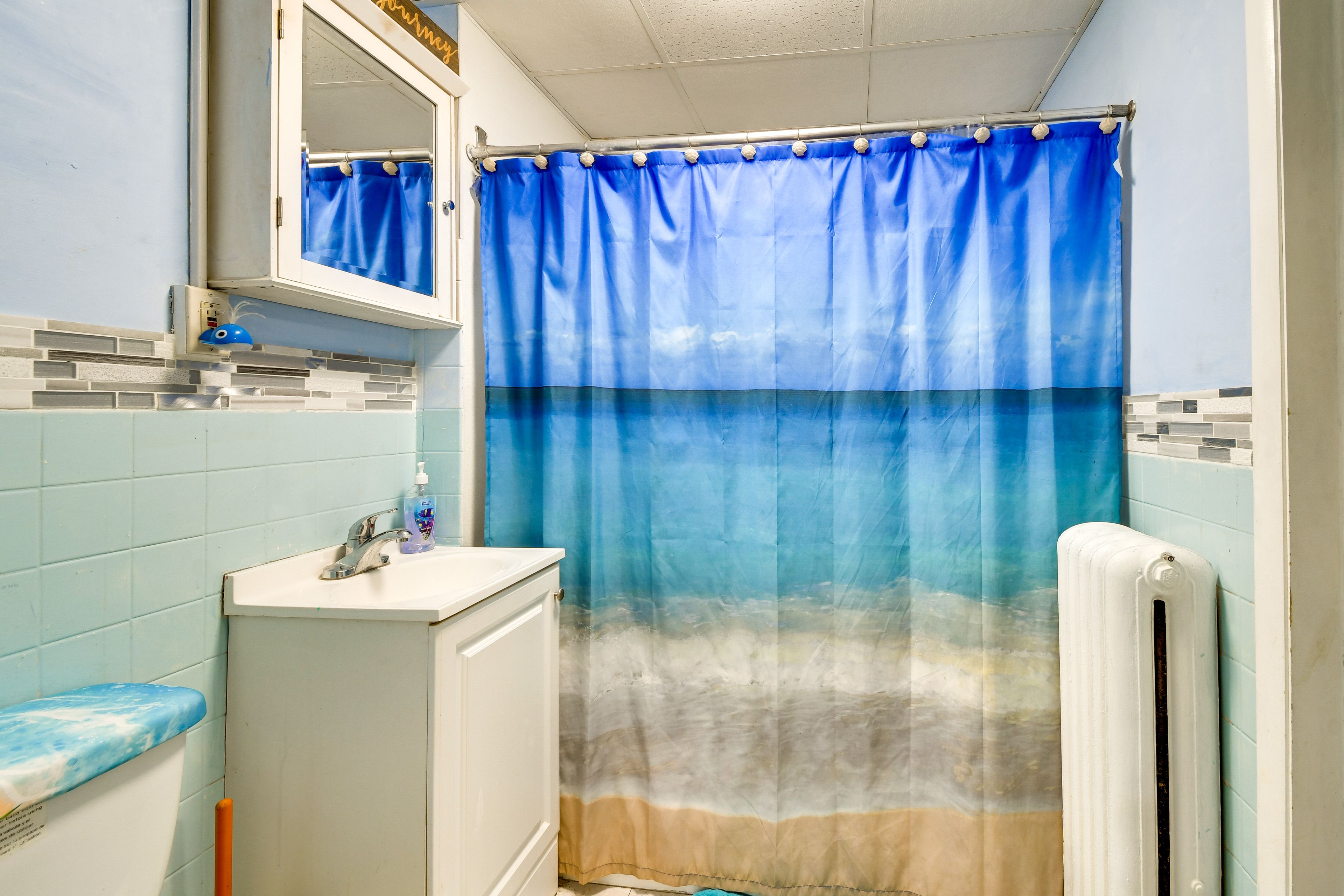 Bathroom | Towels & Linens Provided | Basic Toiletries Provided