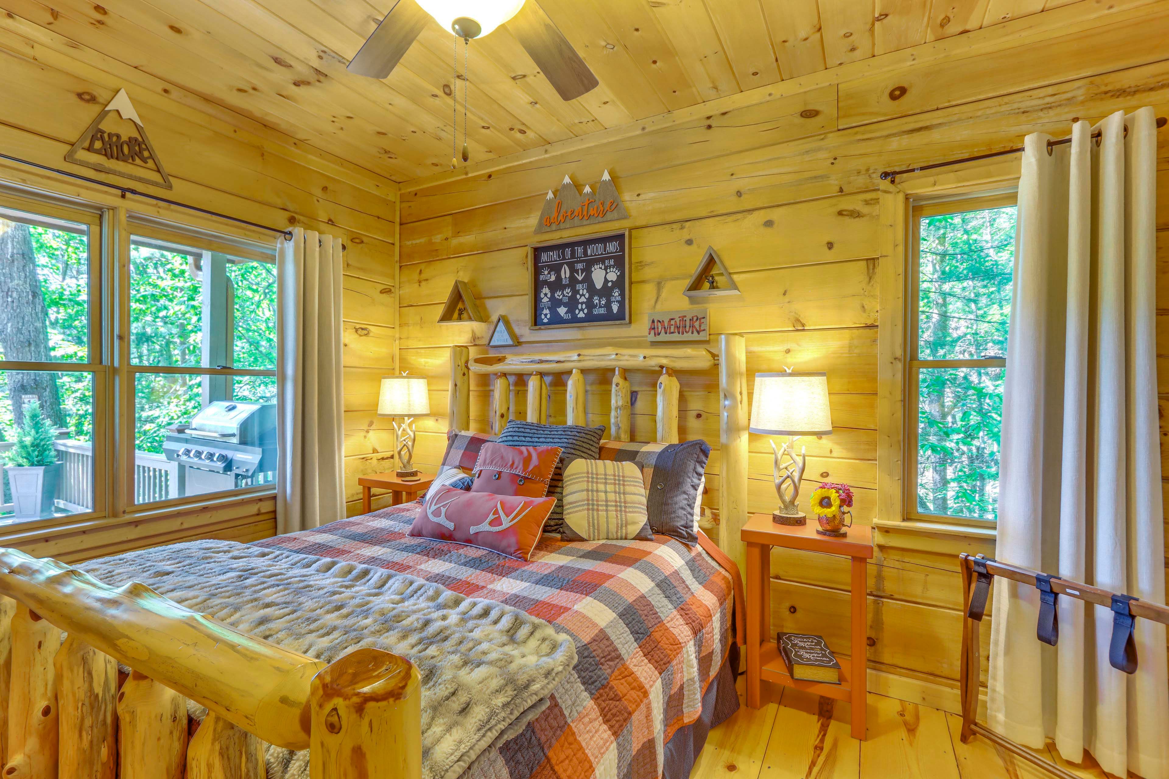 Bedroom 1 | Queen Bed