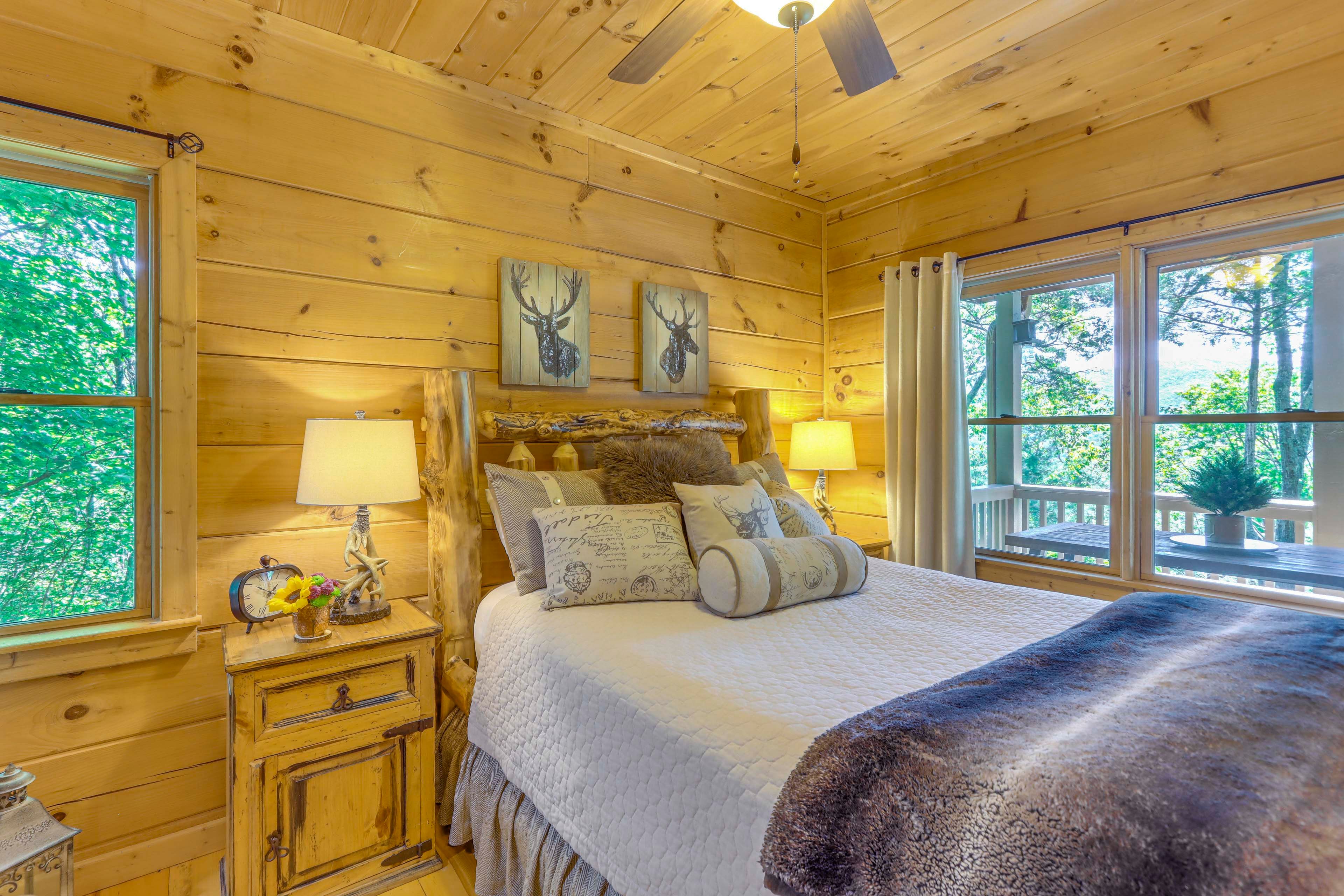 Bedroom 2 | Queen Bed