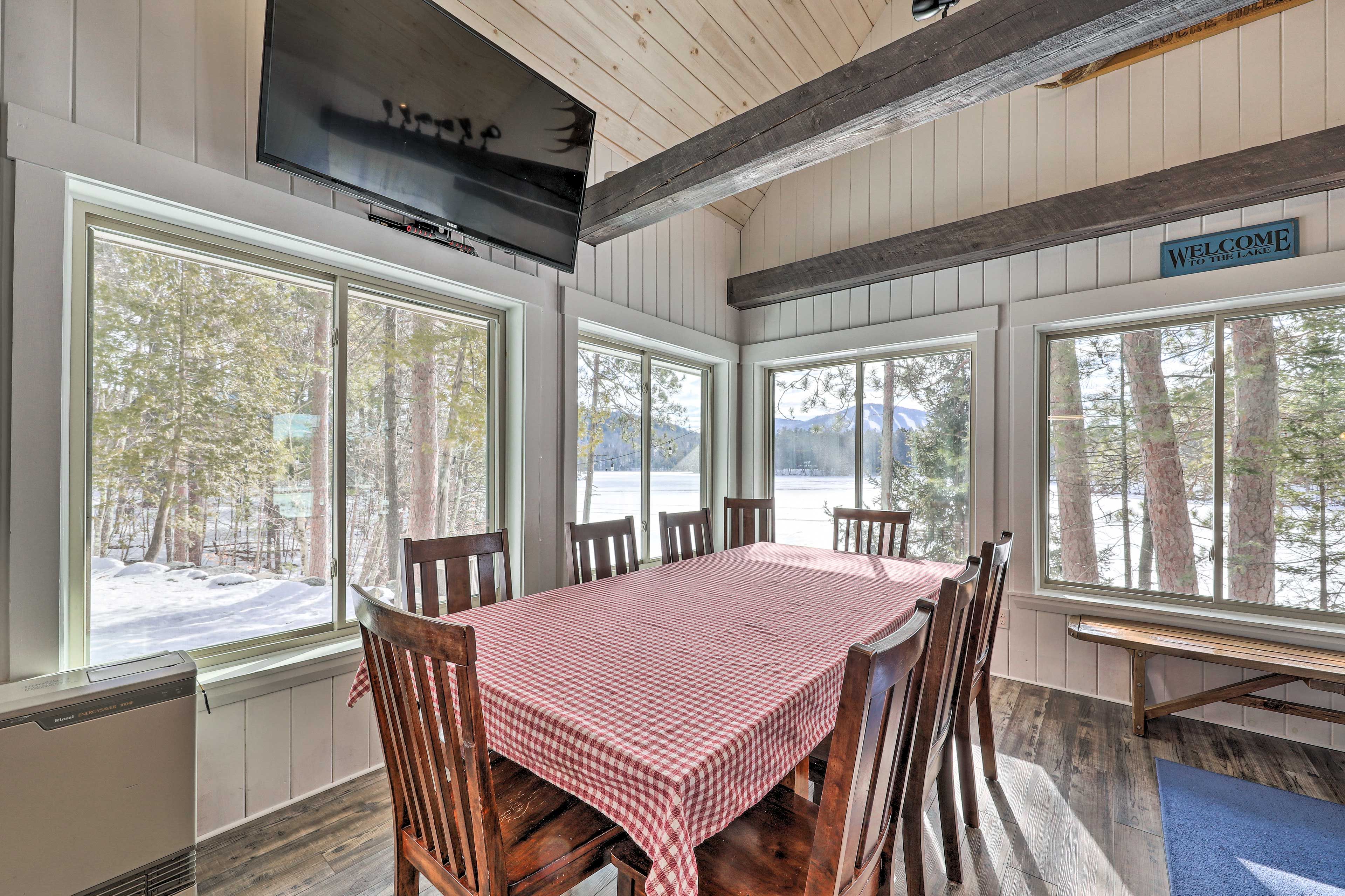 Dining Table | Dishware & Flatware Provided