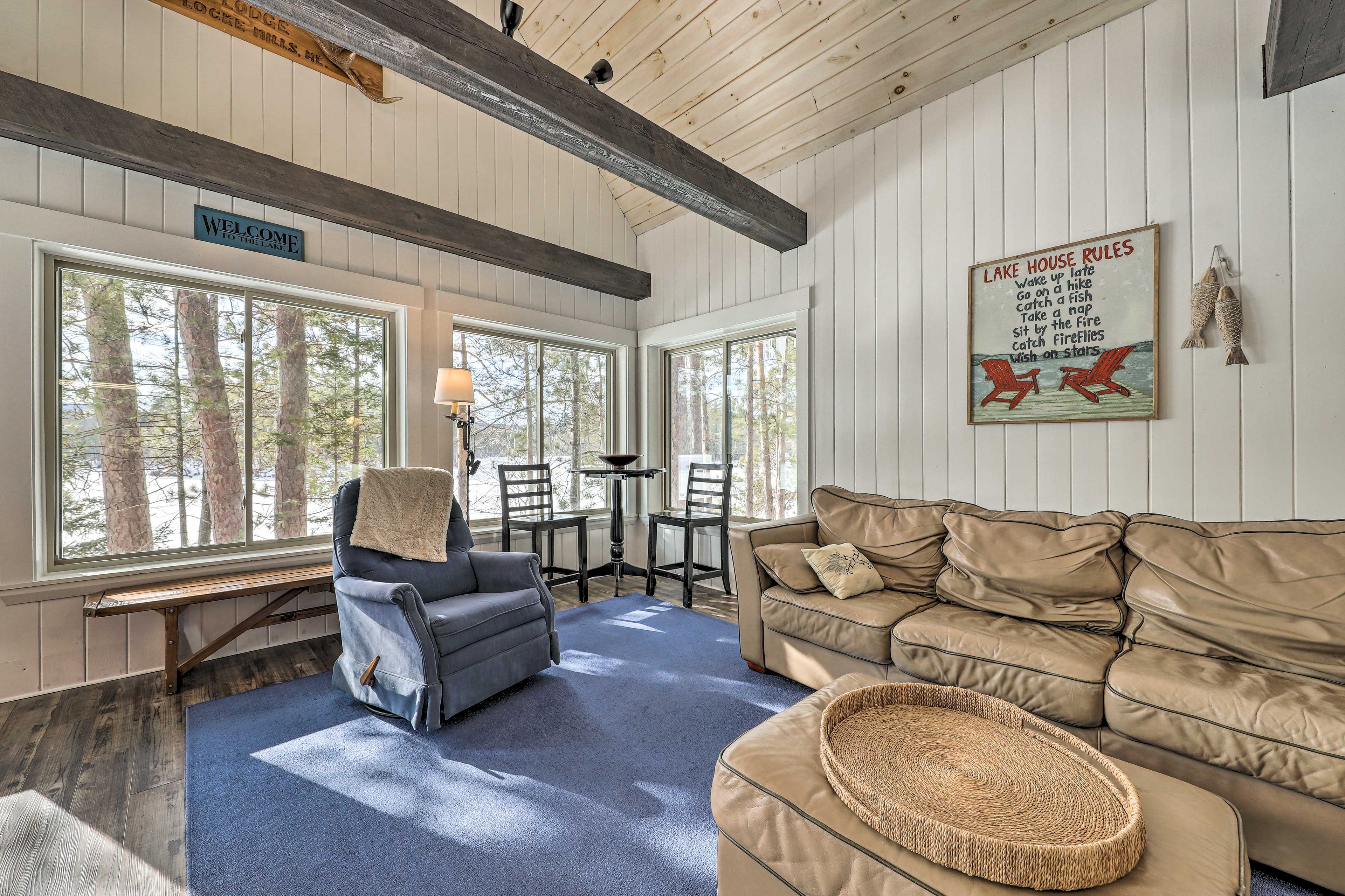 Living Room | Free WiFi