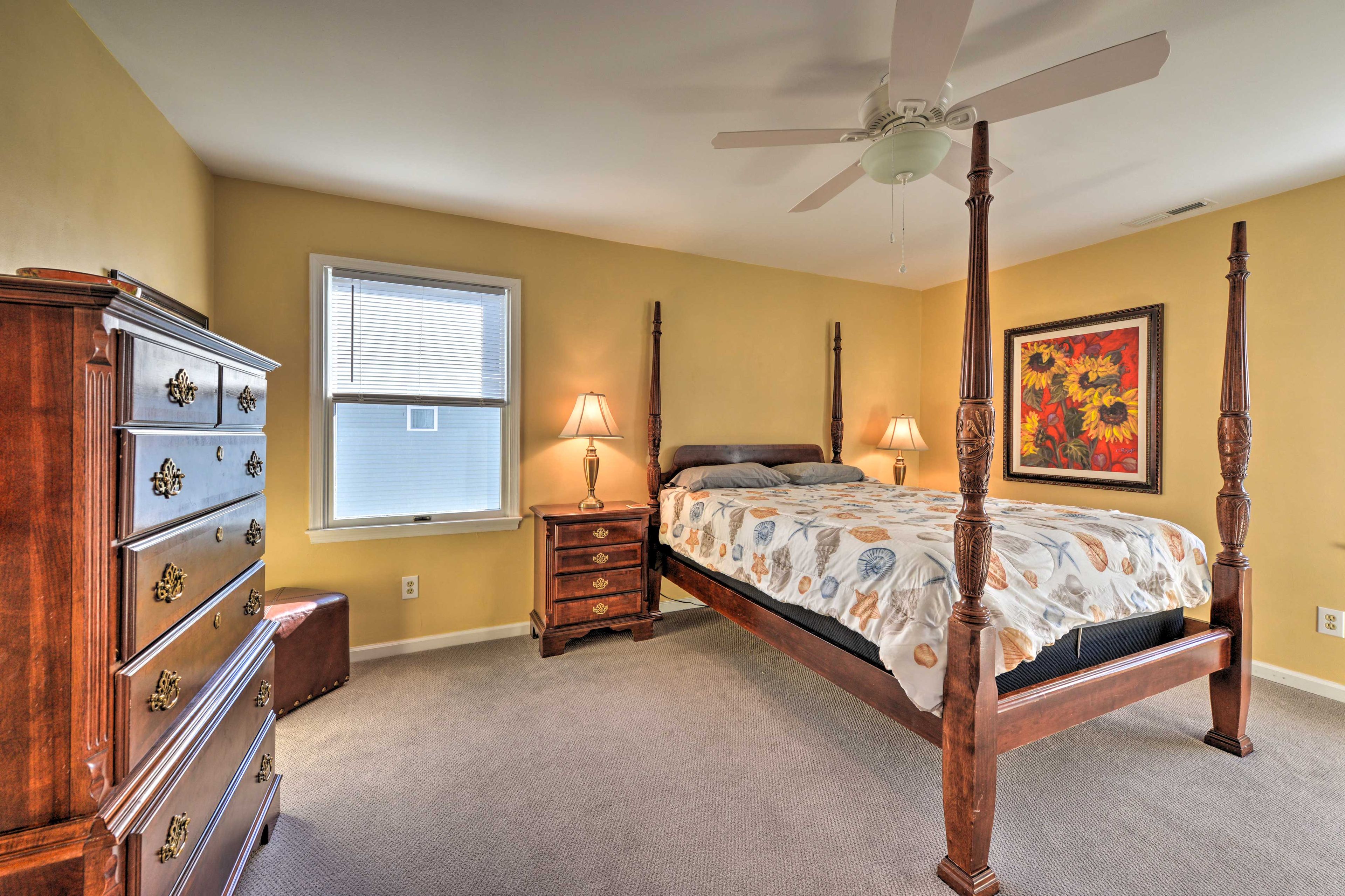Bedroom 1 | Queen Bed | En-Suite Bathroom