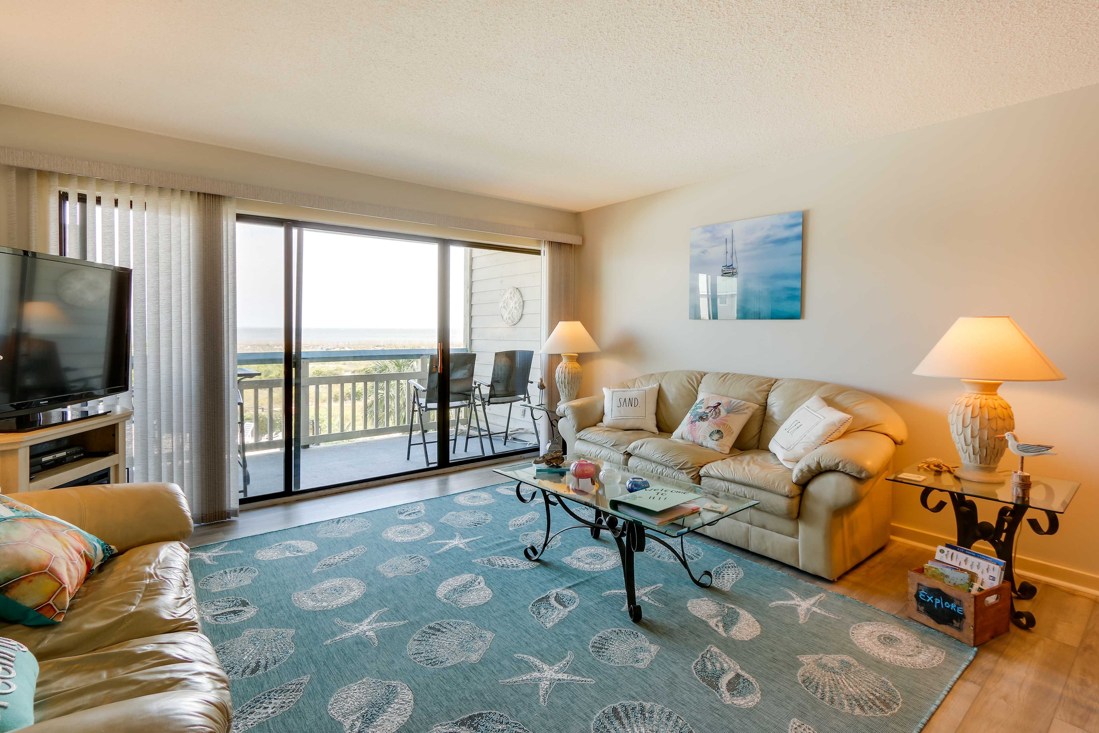 Living Room | Smart TV | DVD Player | Electric Fireplace | Ocean Views
