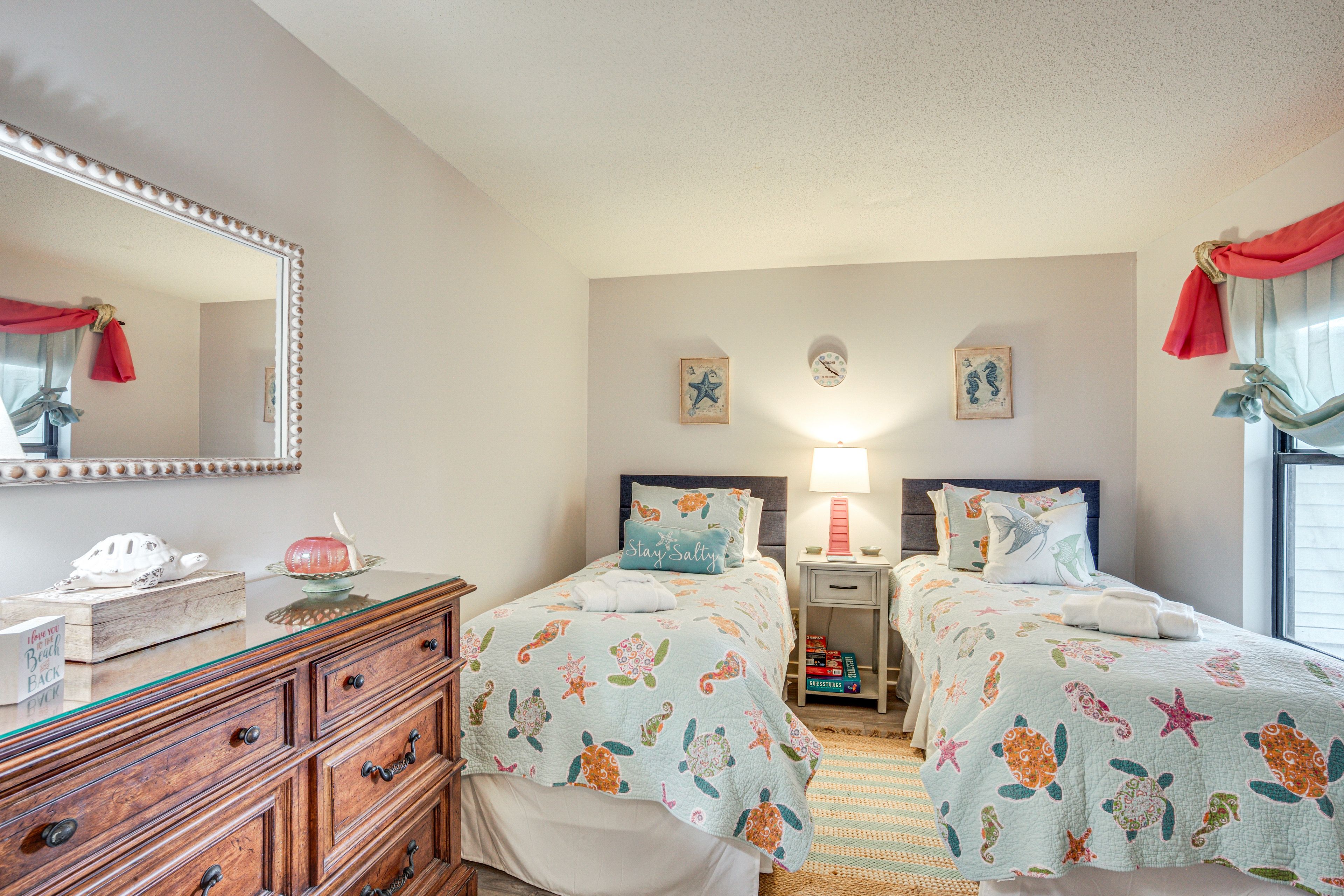 Bedroom 2 | 2 Twin Beds