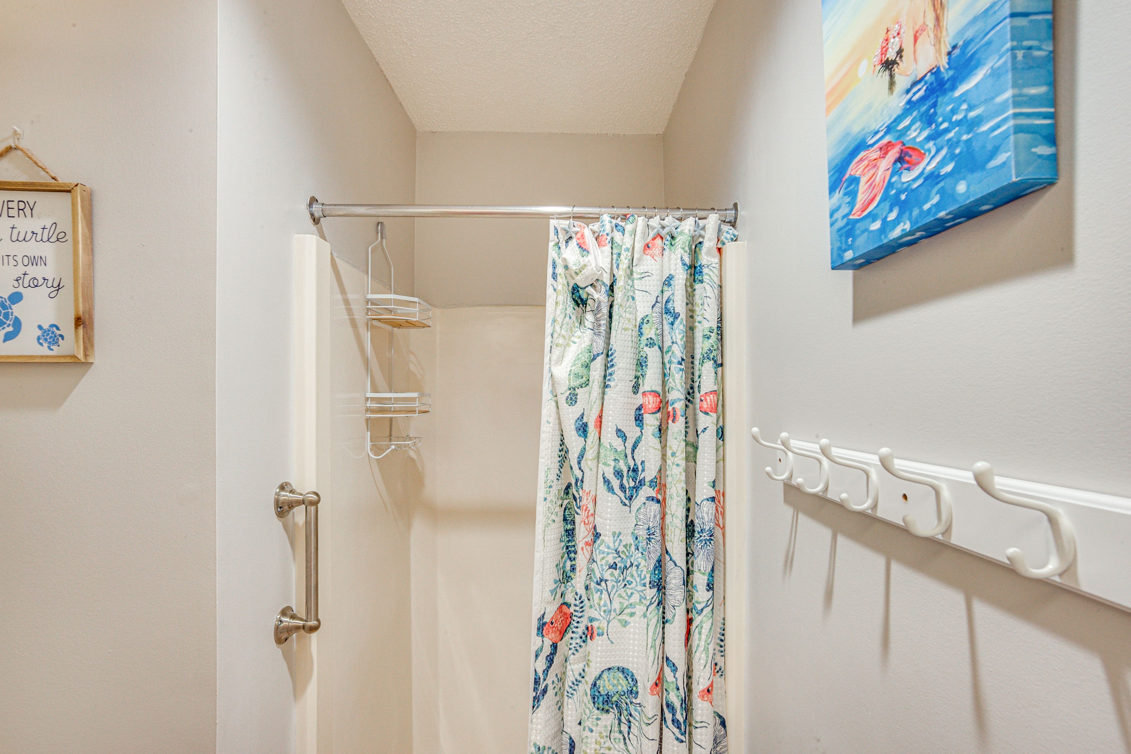 Full Bathroom | Complimentary Toiletries