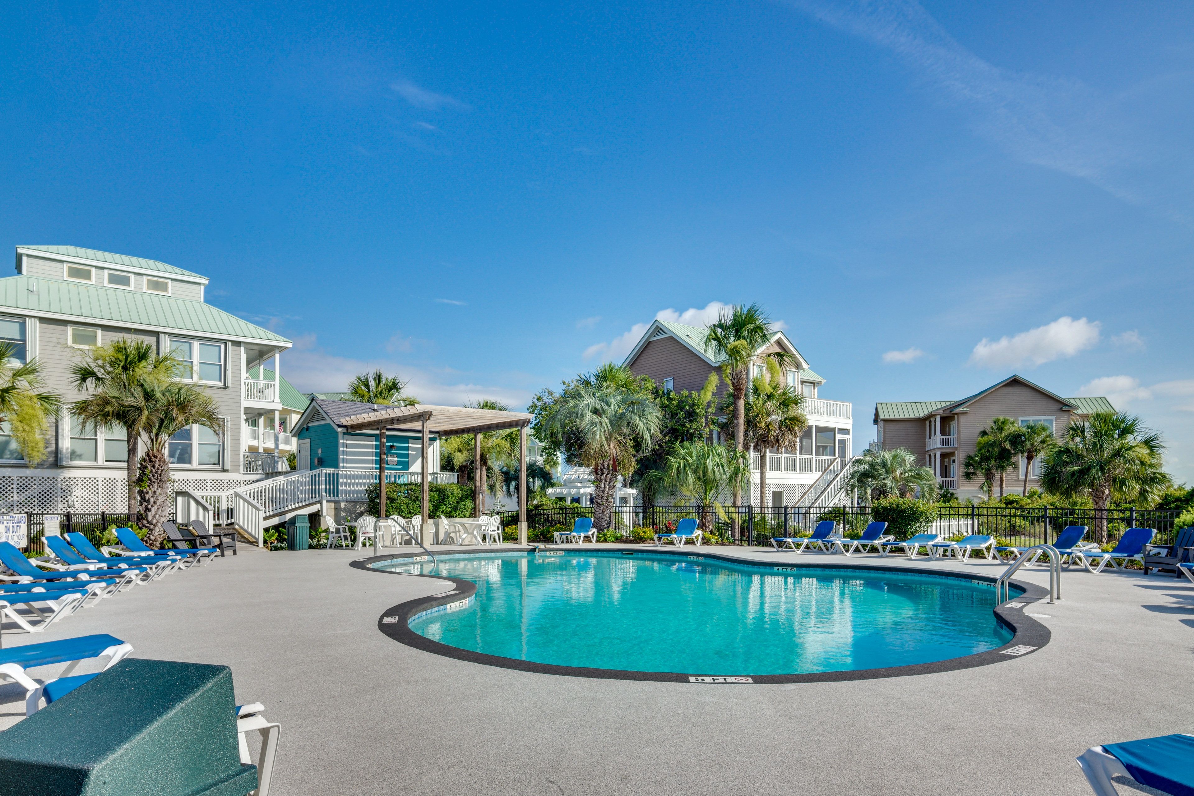 The Harbor Island Beach & Racquet Club | Community Amenities | 3 Pools