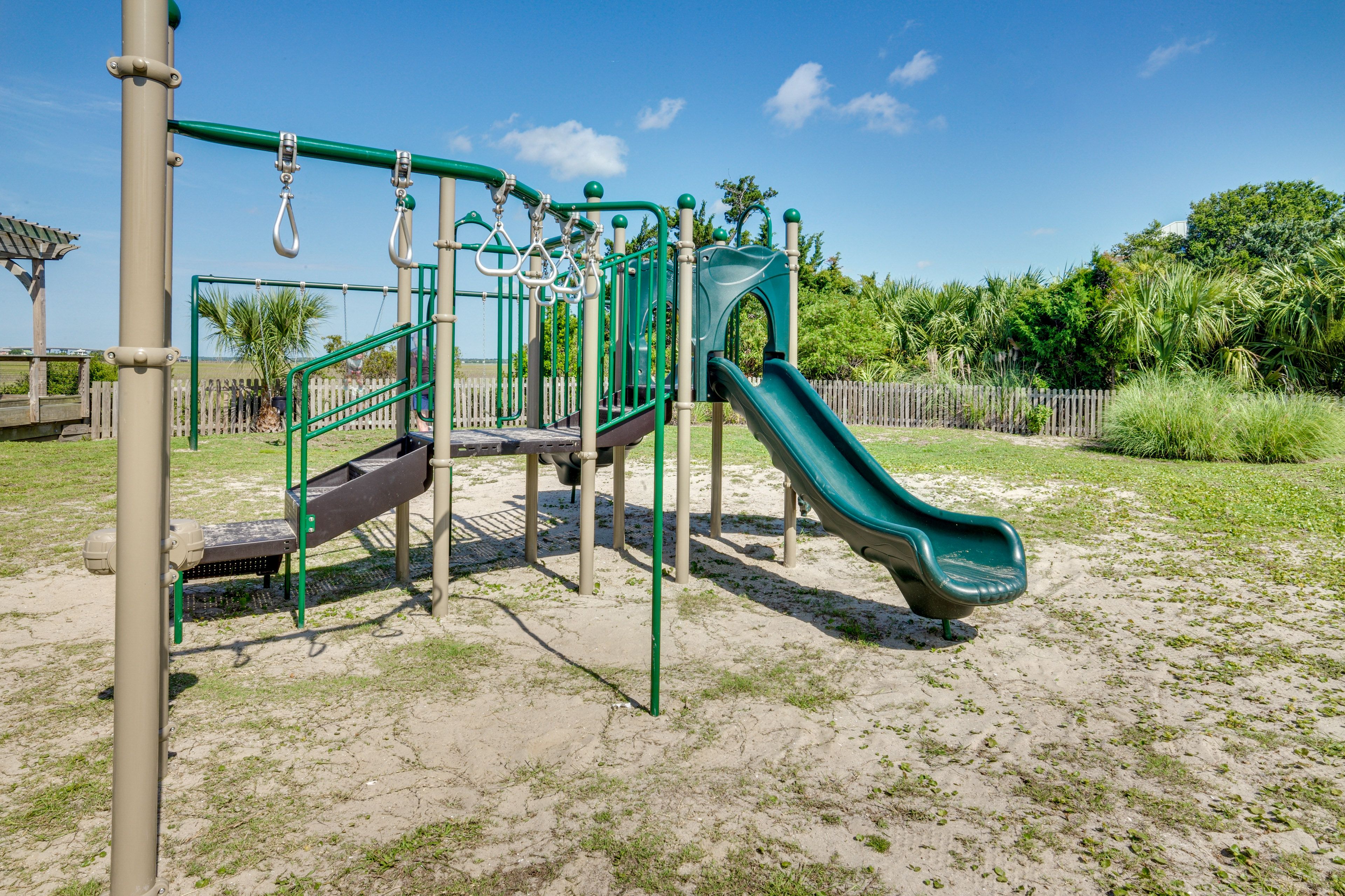The Harbor Island Beach & Racquet Club | Community Amenities | Playground