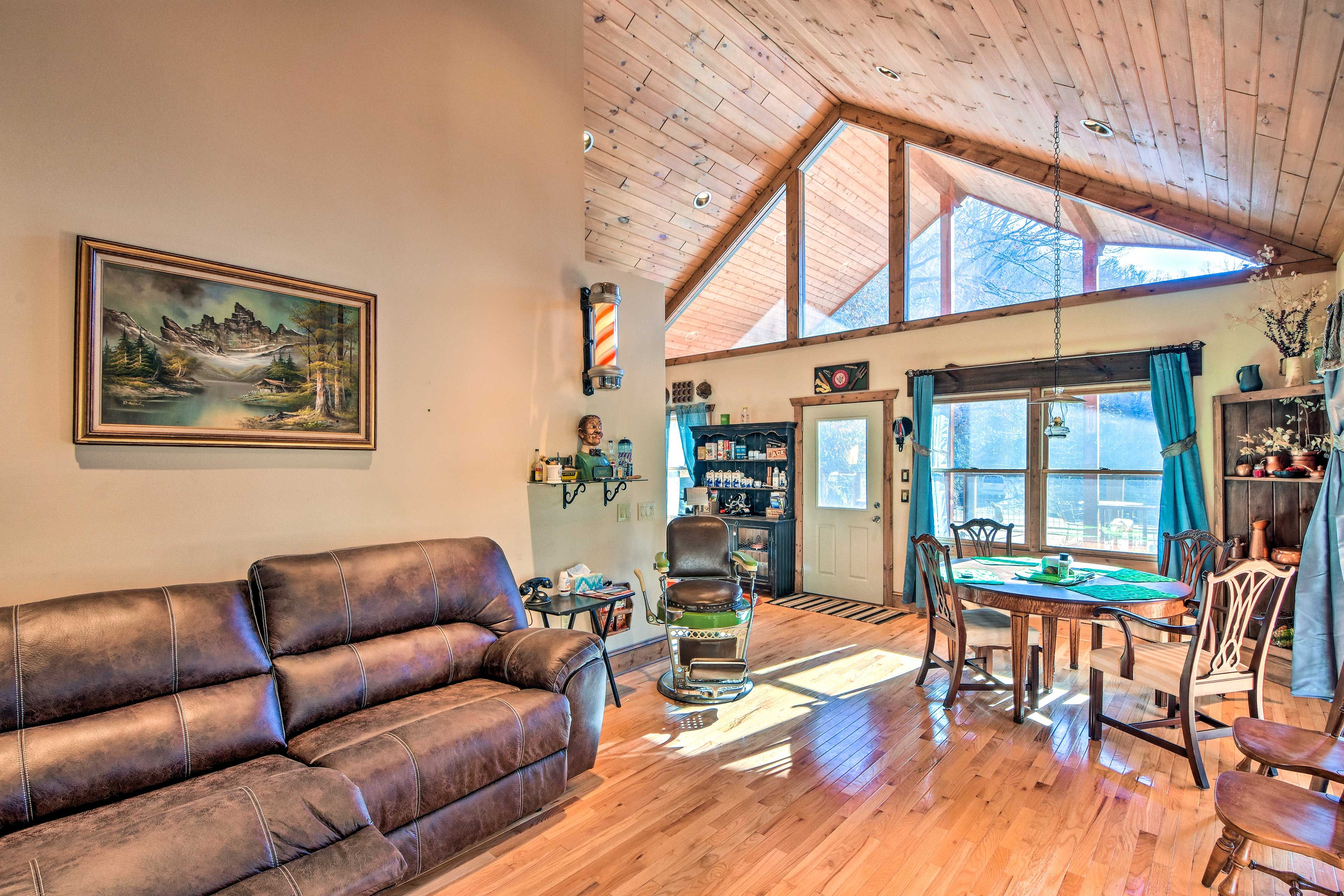 Living Room | Smart TV | Free WiFi | Central Heating