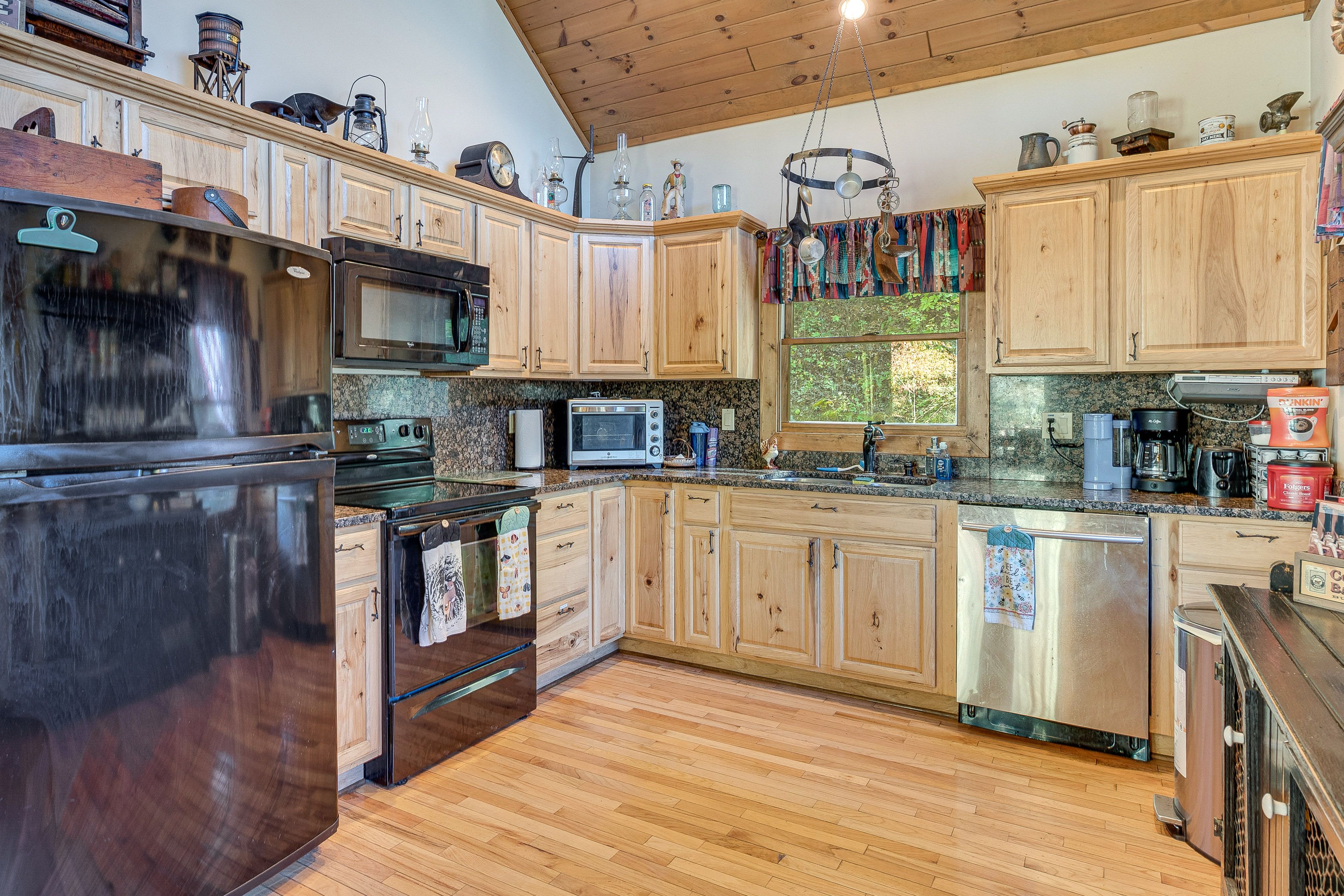 Kitchen | Crockpot | Blender | Cooking Basics | Keurig & Drip Coffee Makers