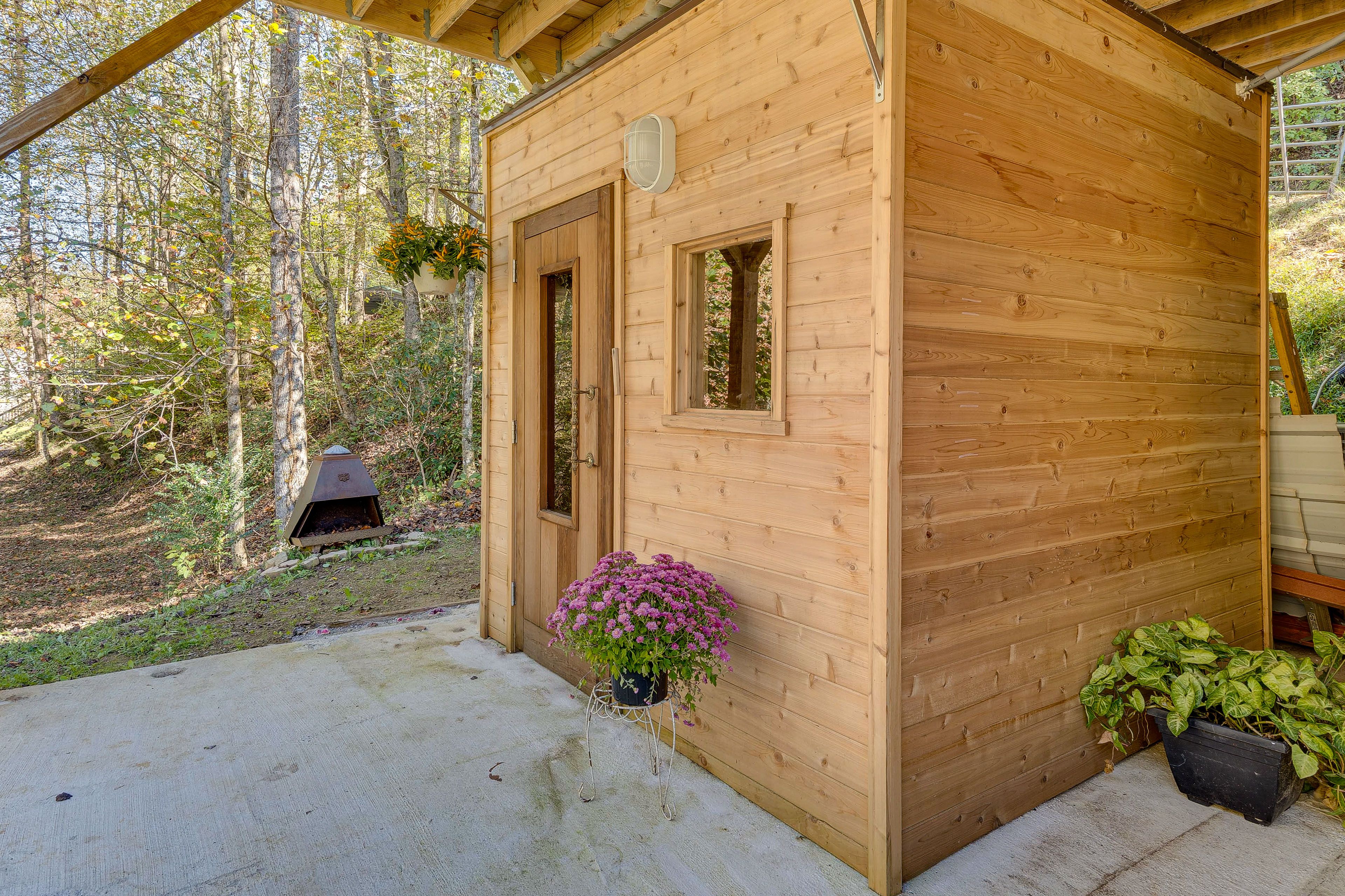 8-Person Cedarwood Sauna