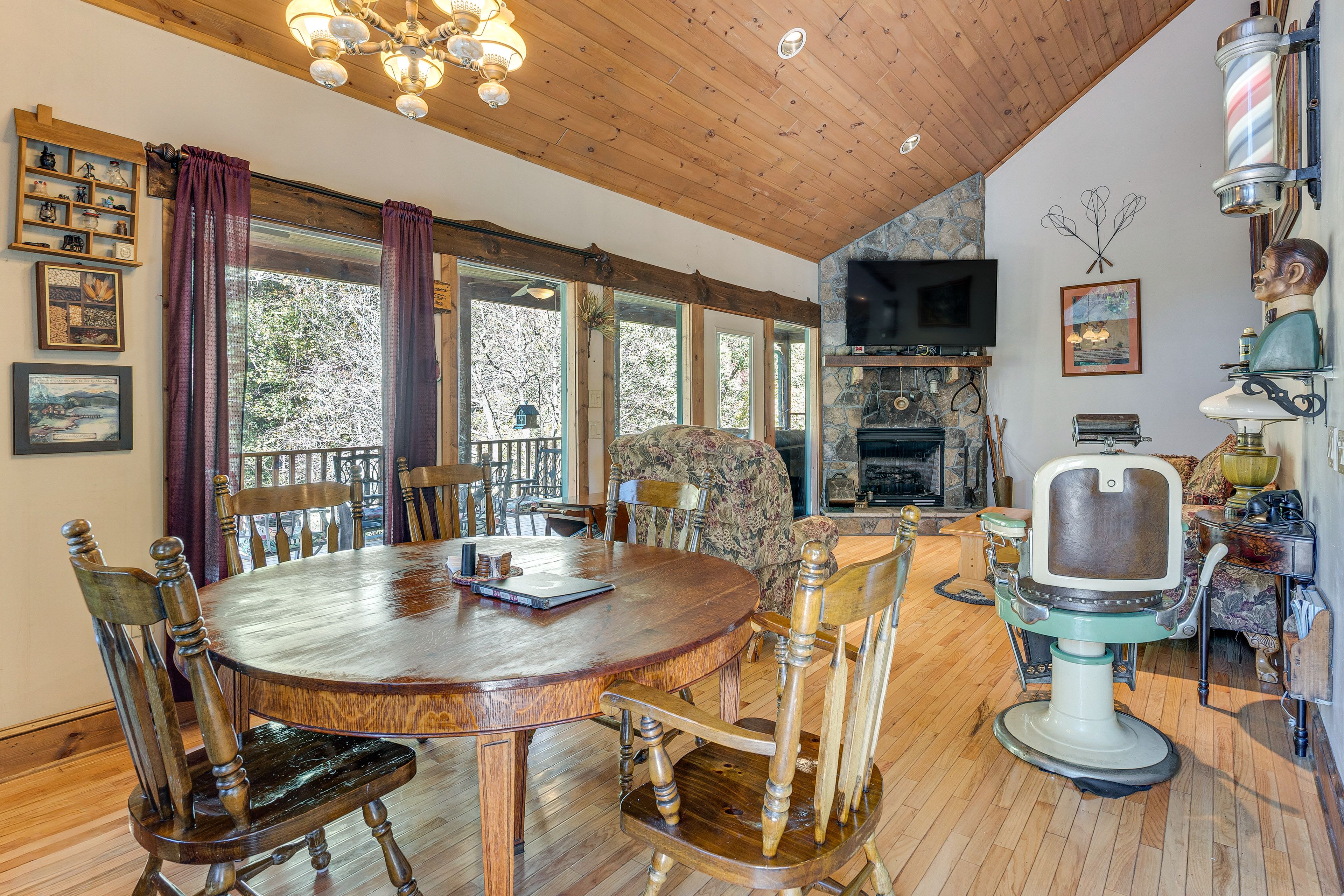 Dining Table | Dishware & Flatware Provided