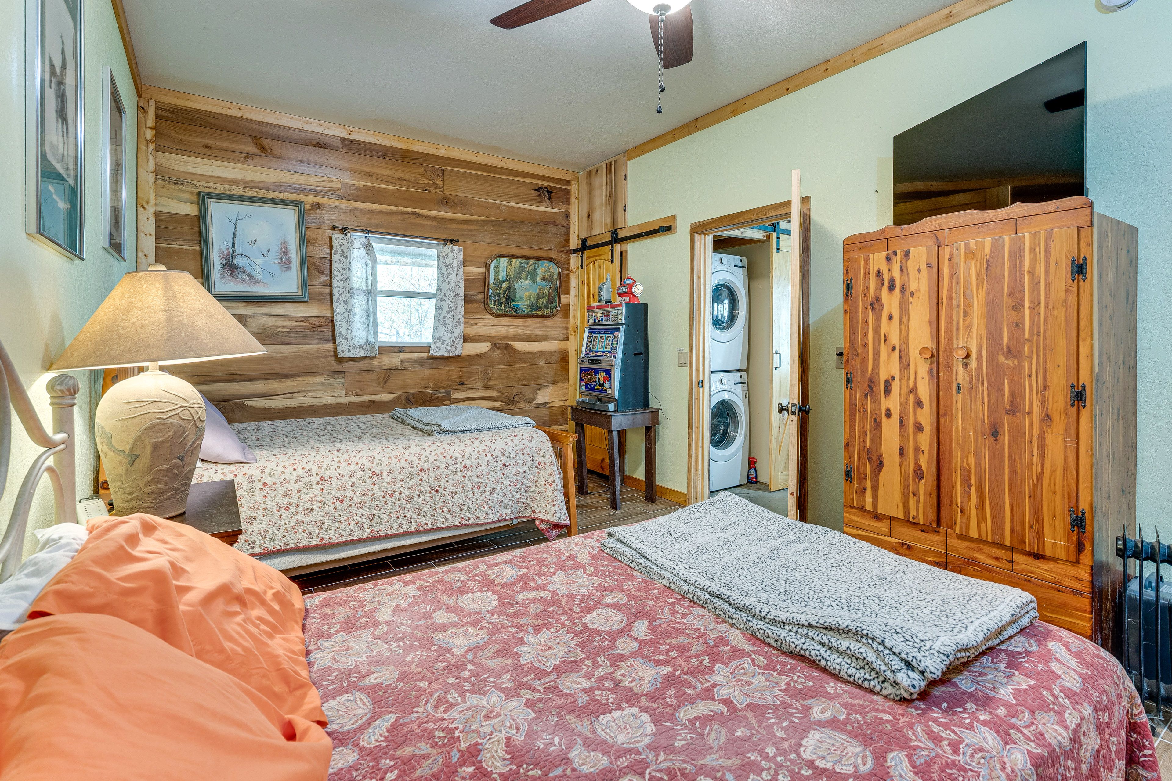 Bedroom 3 | Queen Bed | Full Bed